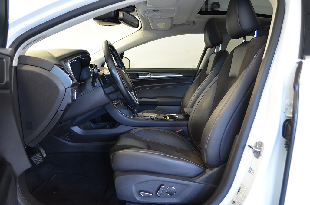 Ford Mondeo 2019 - miniatyr 8