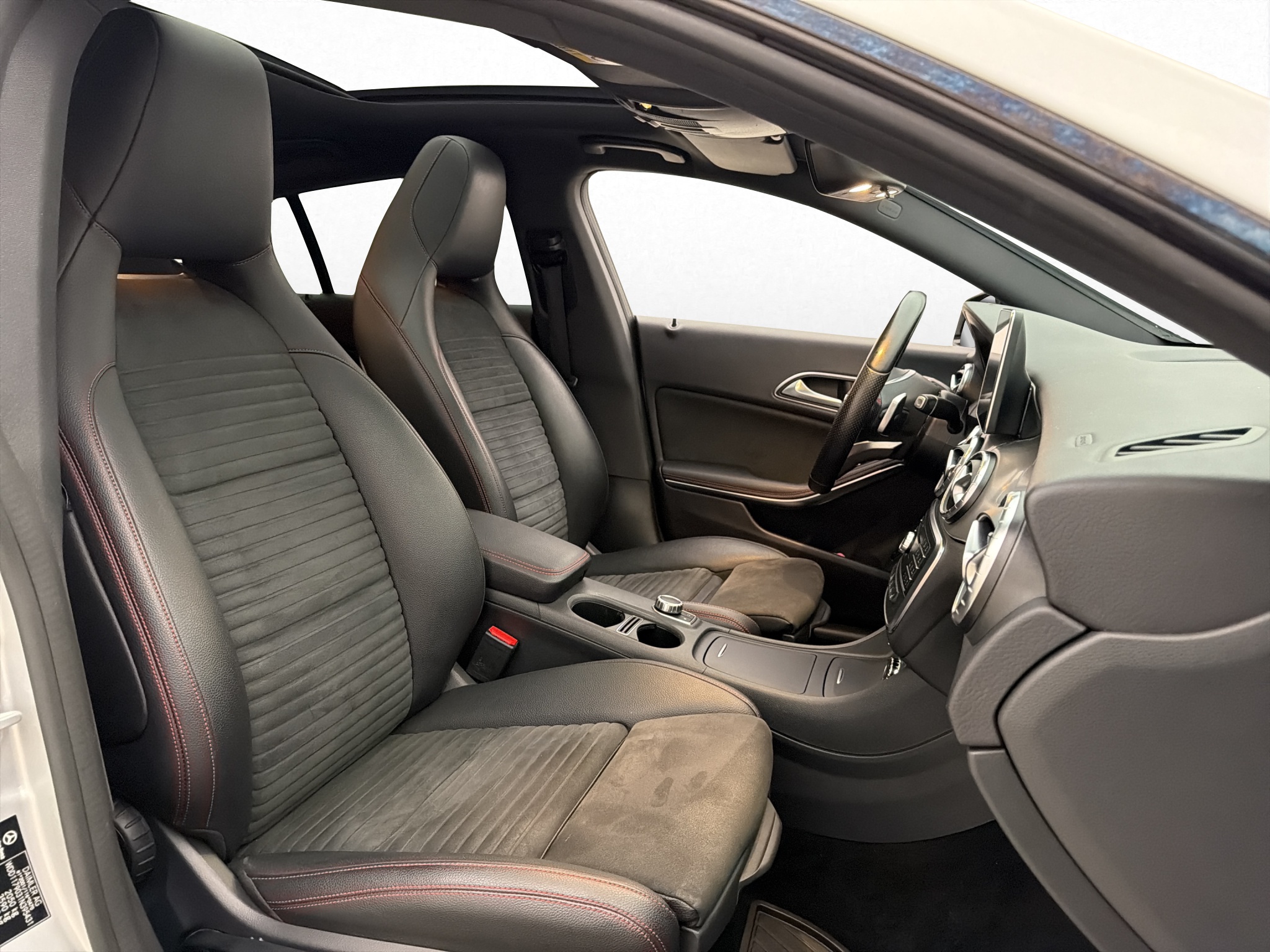 Mercedes-benz CLA 2016 - miniatyr 26