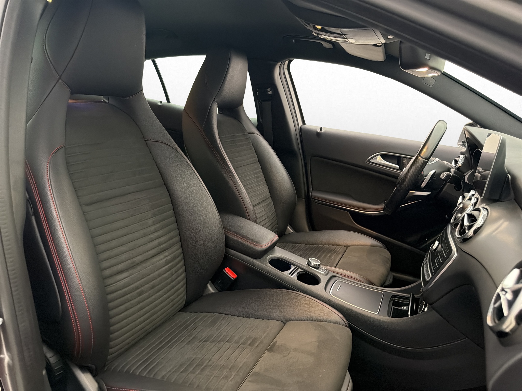 Mercedes-benz GLA 2018 - miniatyr 27