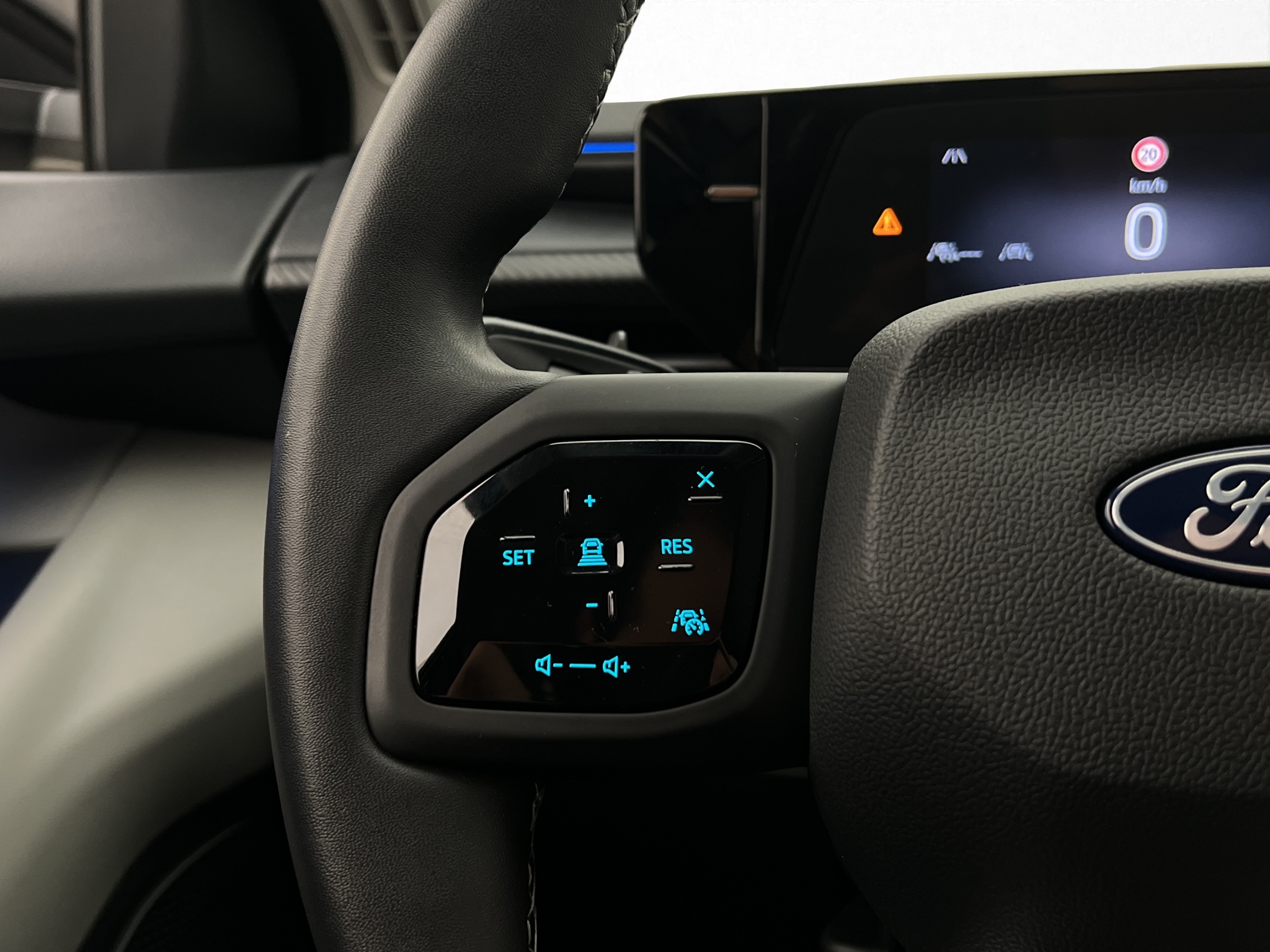 Ford Explorer 2024 - miniatyr 16