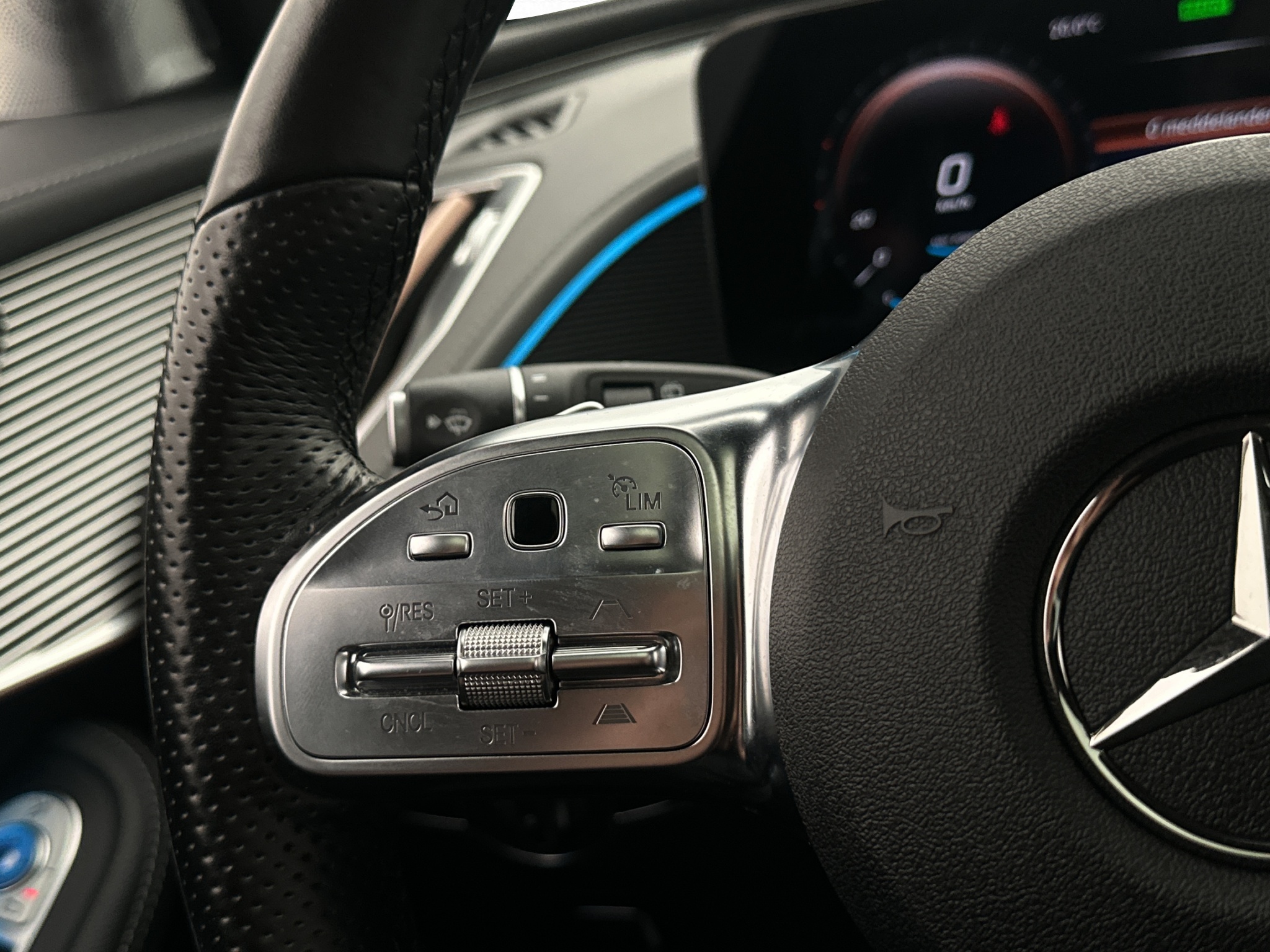 Mercedes-benz EQC 2021 - miniatyr 32