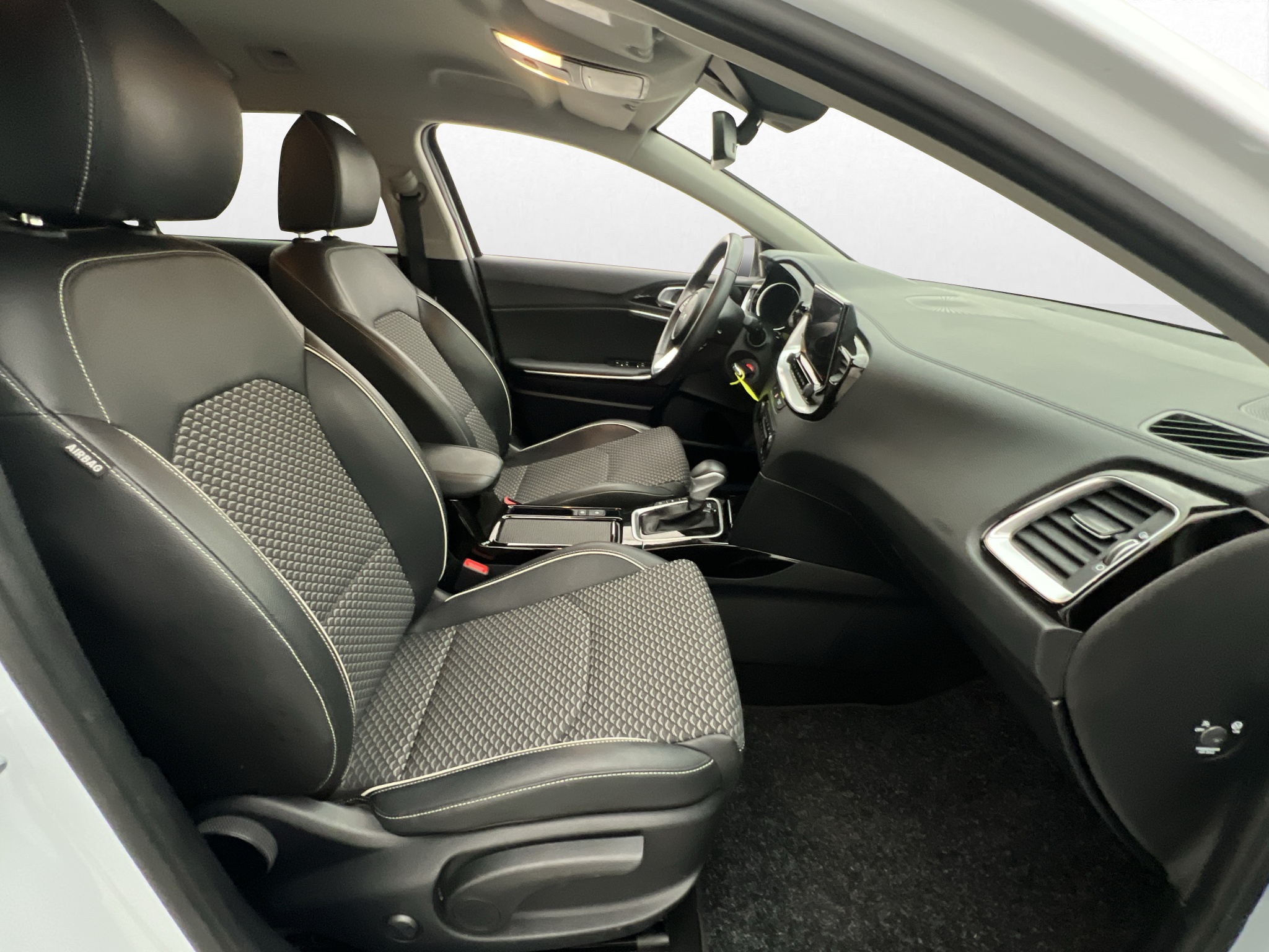 Kia Ceed 2023 - miniatyr 22