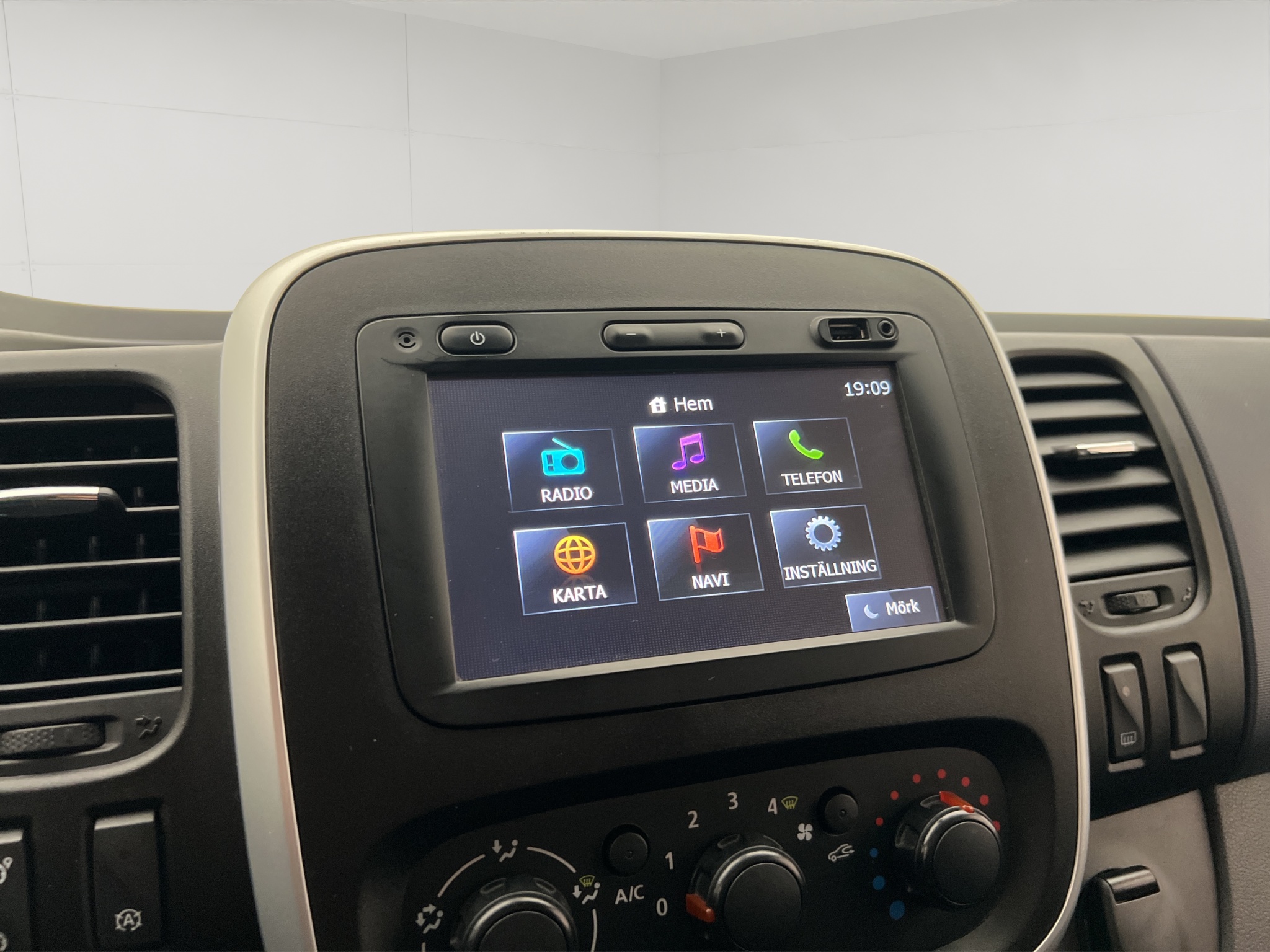 Opel Vivaro 2015 - miniatyr 17