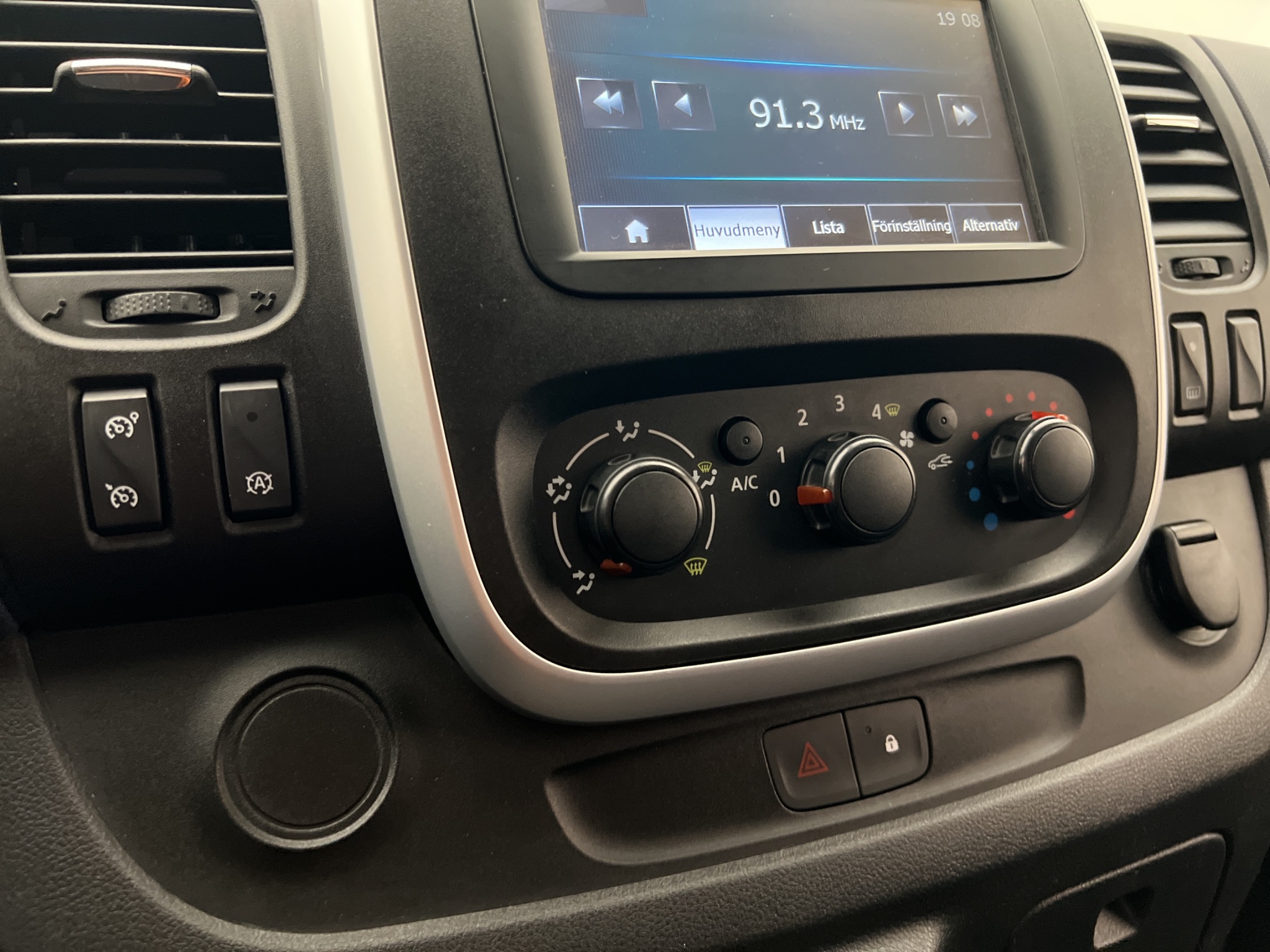 Opel Vivaro 2015 - miniatyr 18