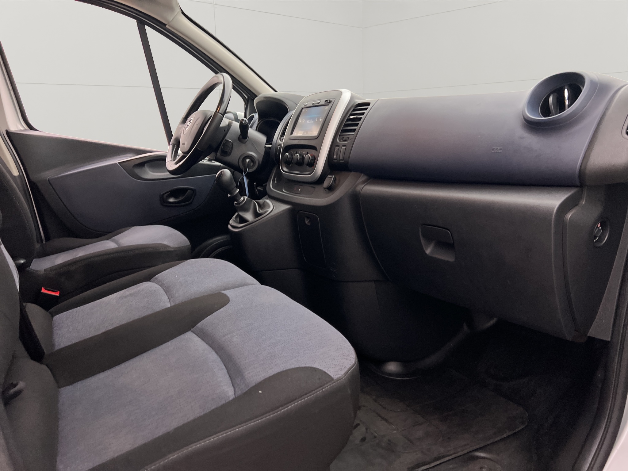 Opel Vivaro 2015 - miniatyr 20