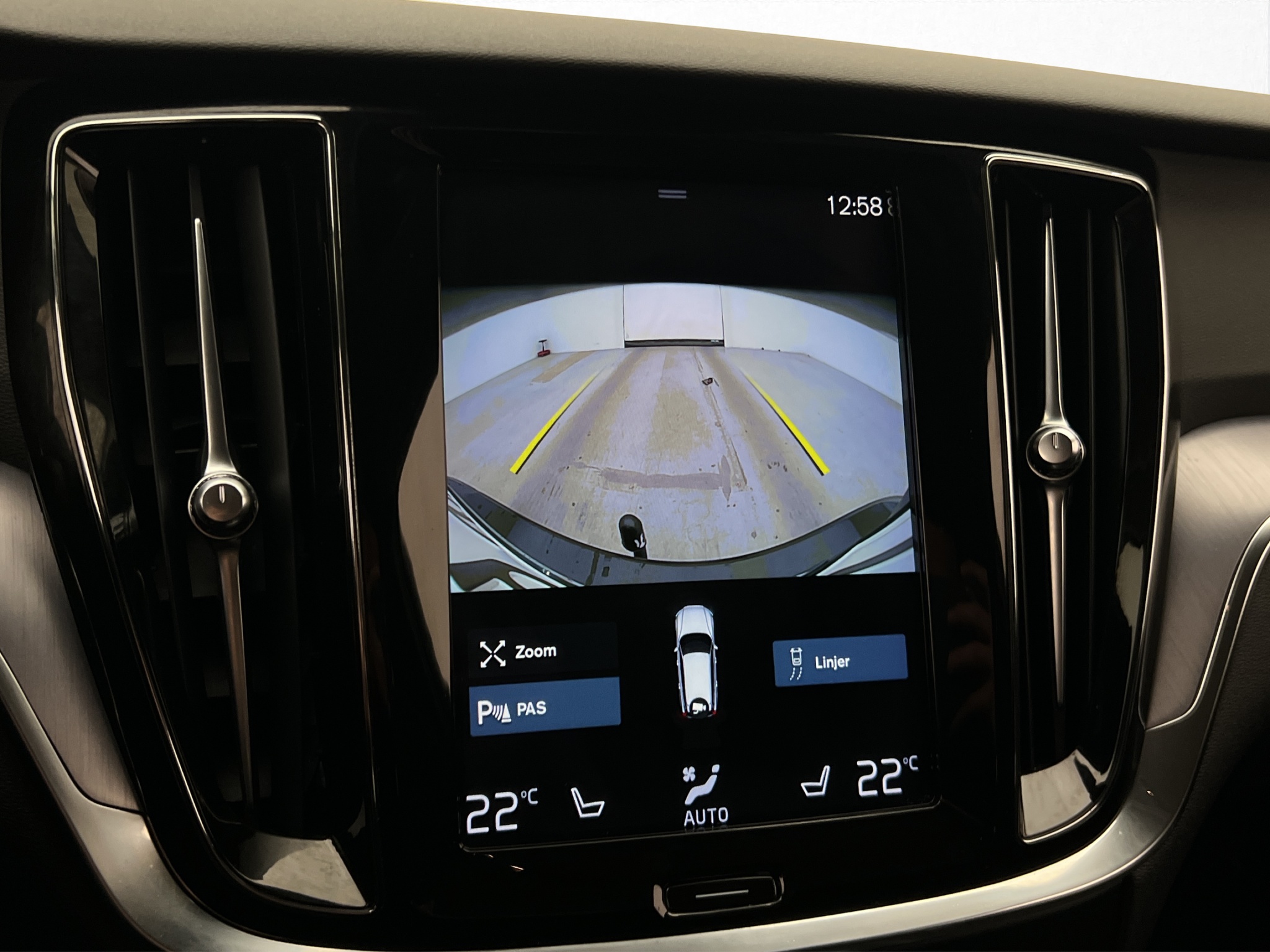 Volvo V60 Cross Country 2022 - miniatyr 18