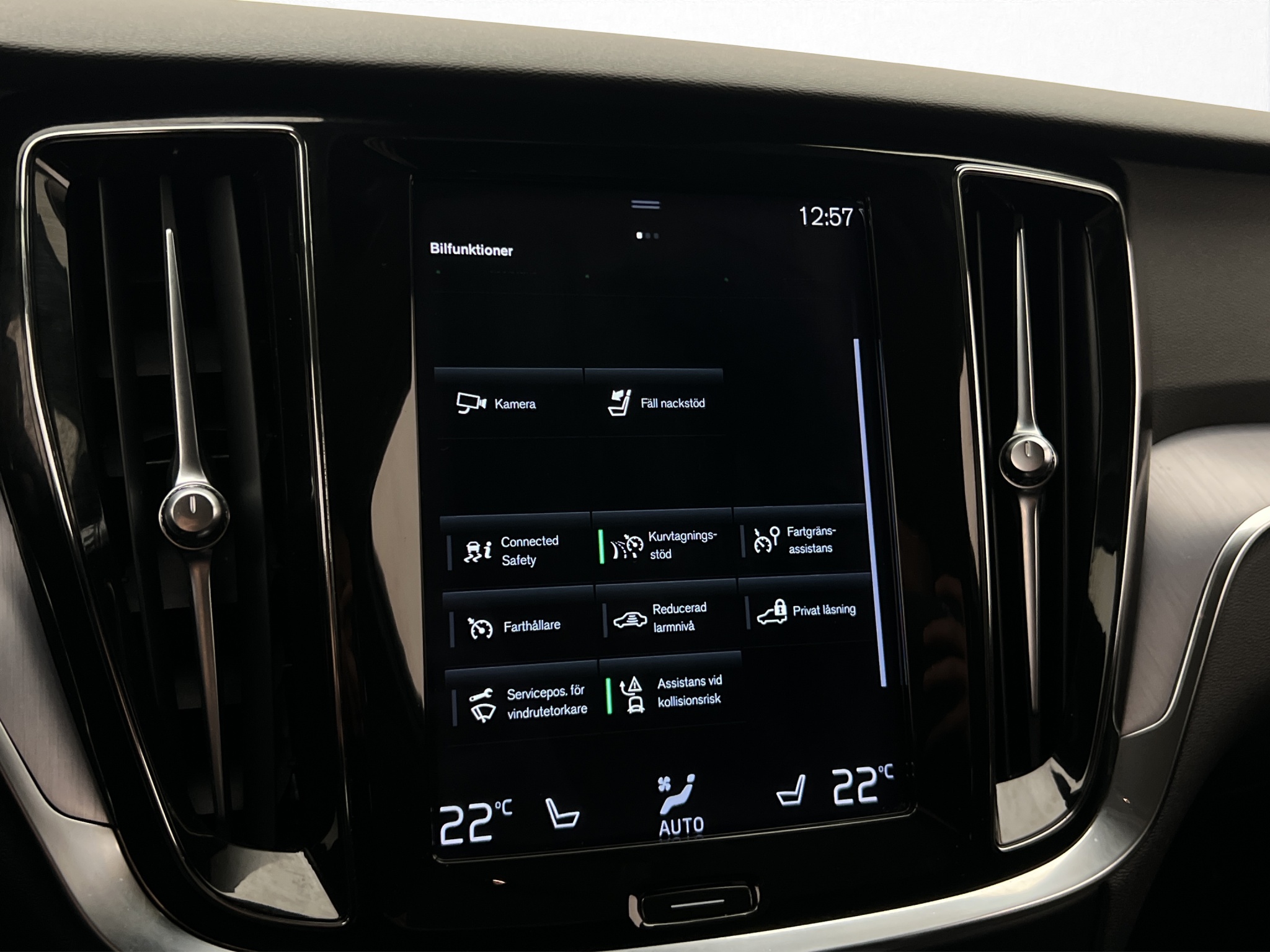 Volvo V60 Cross Country 2022 - miniatyr 22
