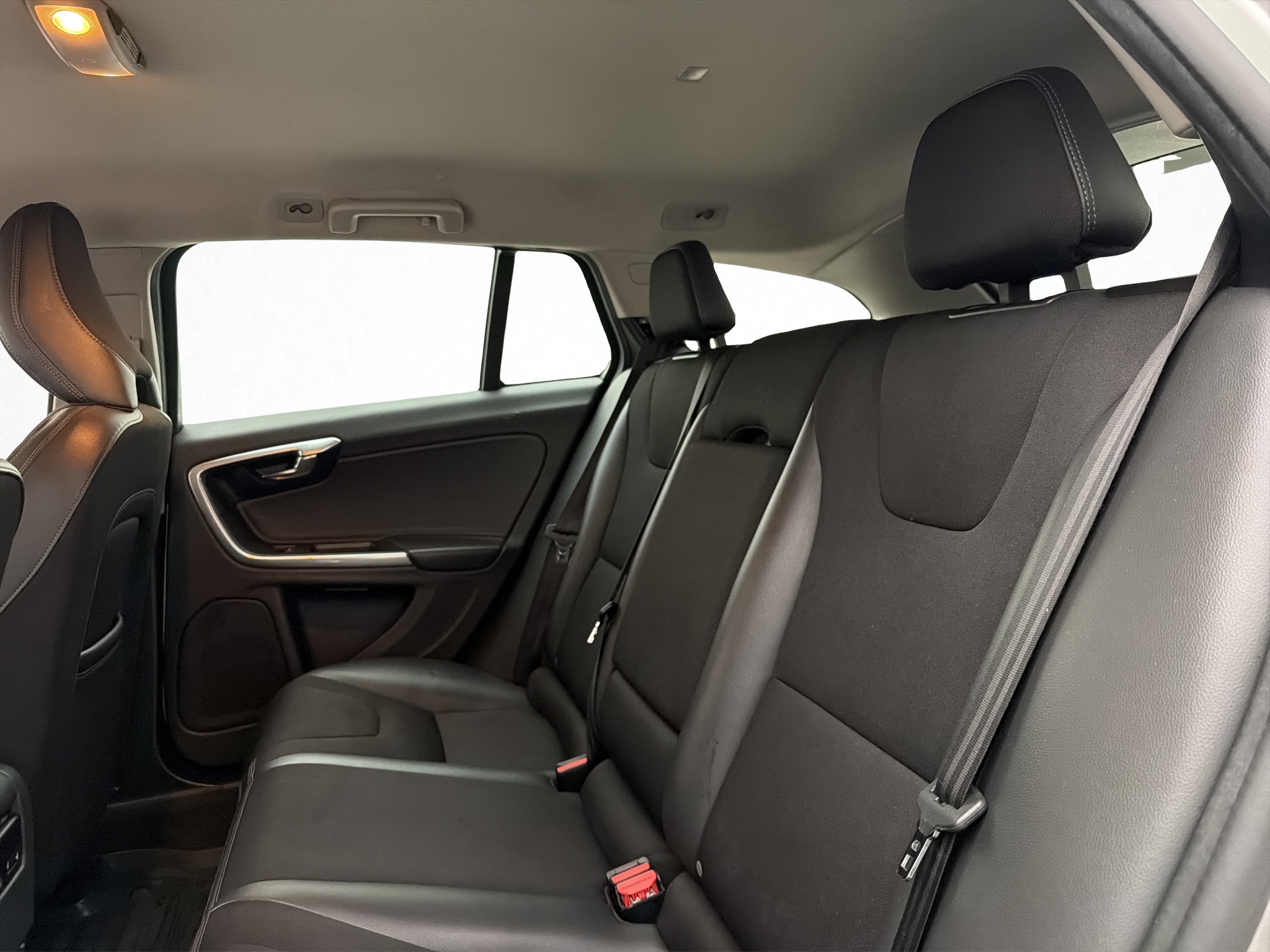 Volvo V60 2016 - miniatyr 26