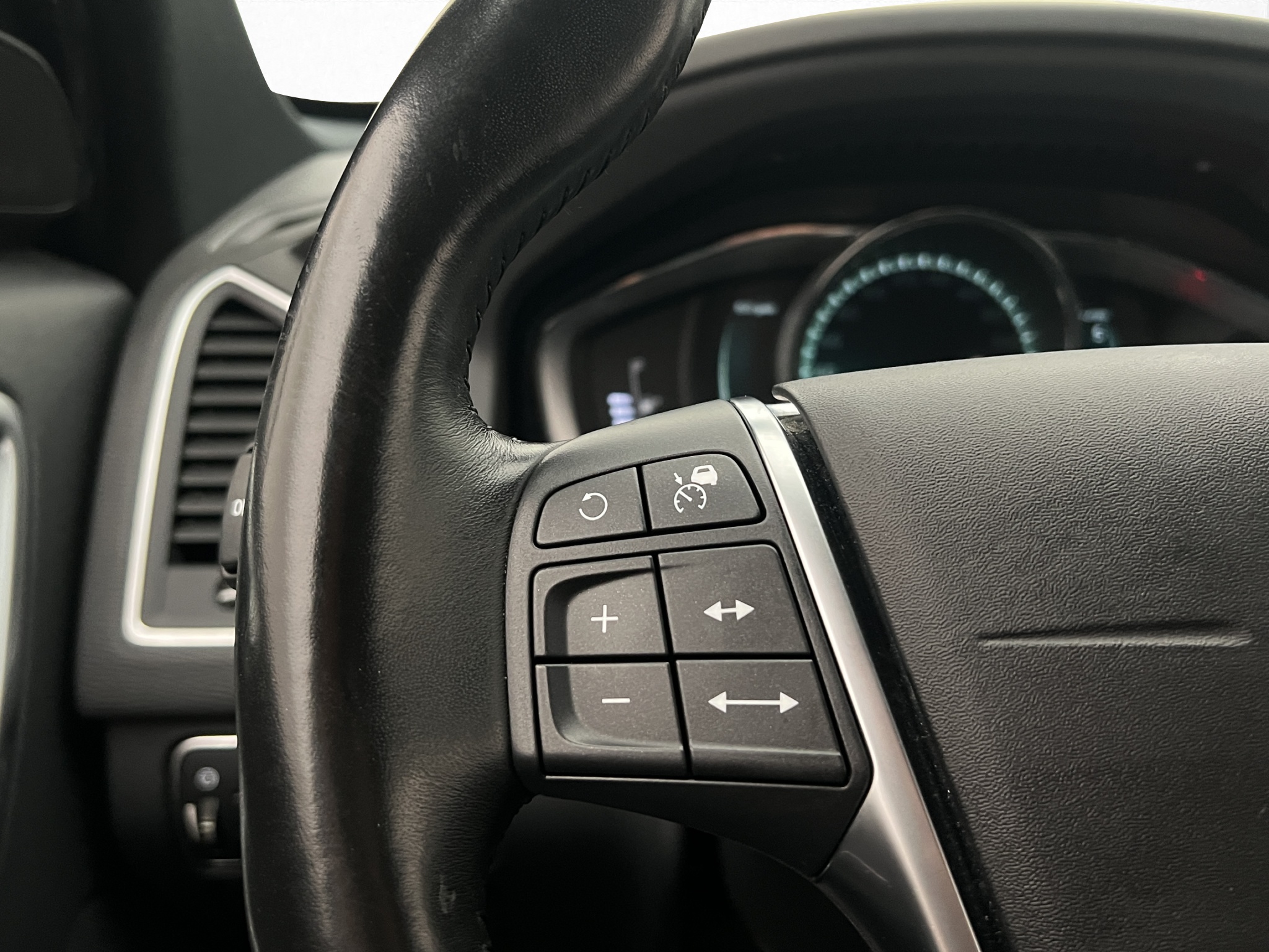 Volvo XC60 2017 - miniatyr 16