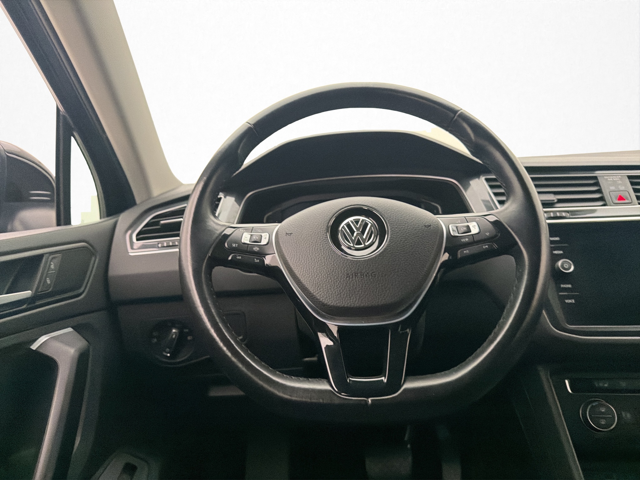 Volkswagen Tiguan 2019 - miniatyr 10