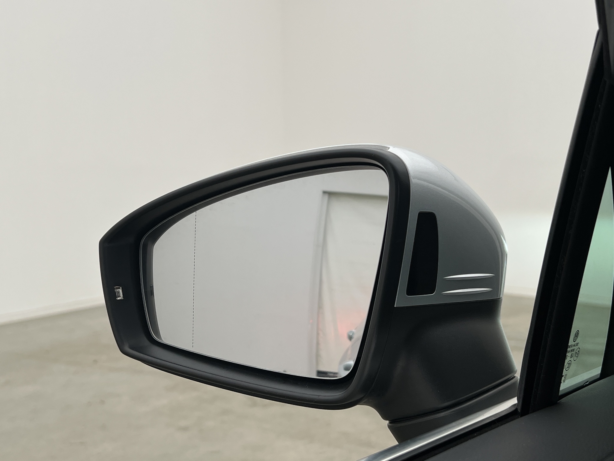 Volkswagen Tiguan 2024 - miniatyr 2