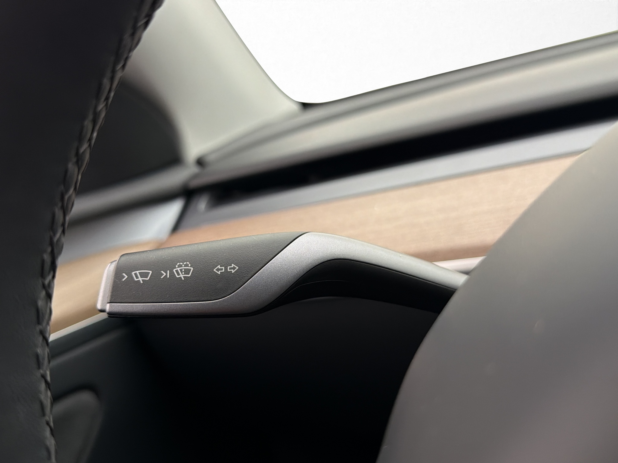 Tesla Model Y 2024 - miniatyr 35