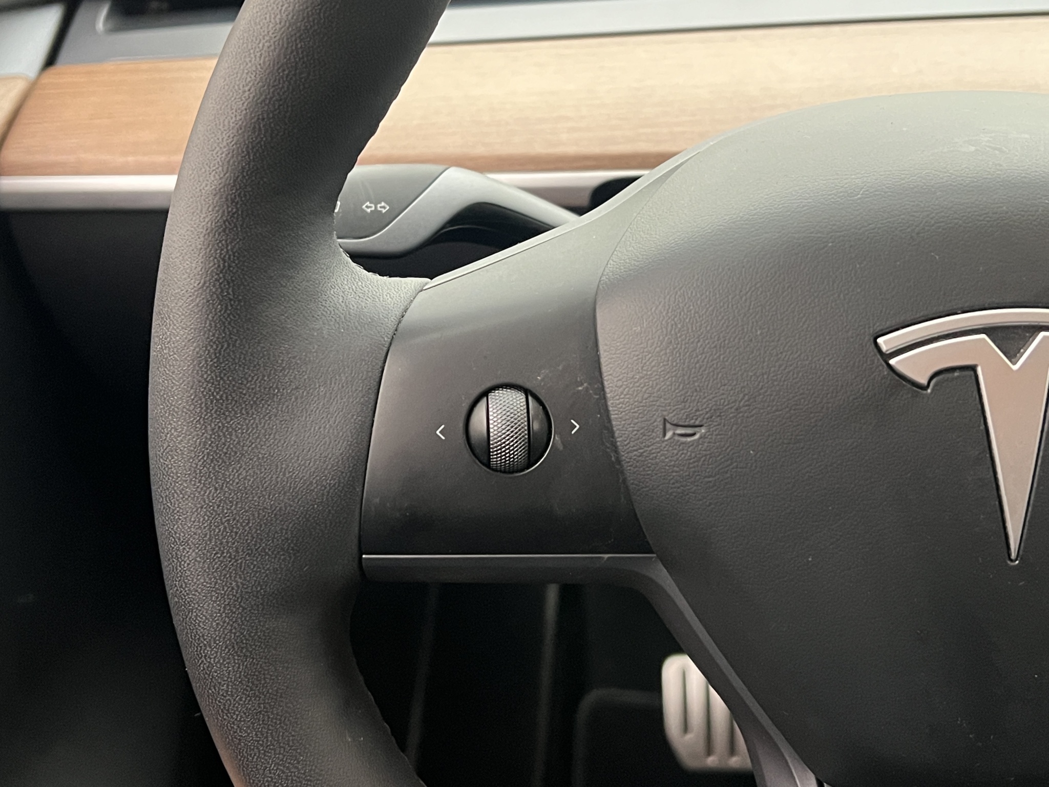 Tesla Model Y 2023 - miniatyr 8