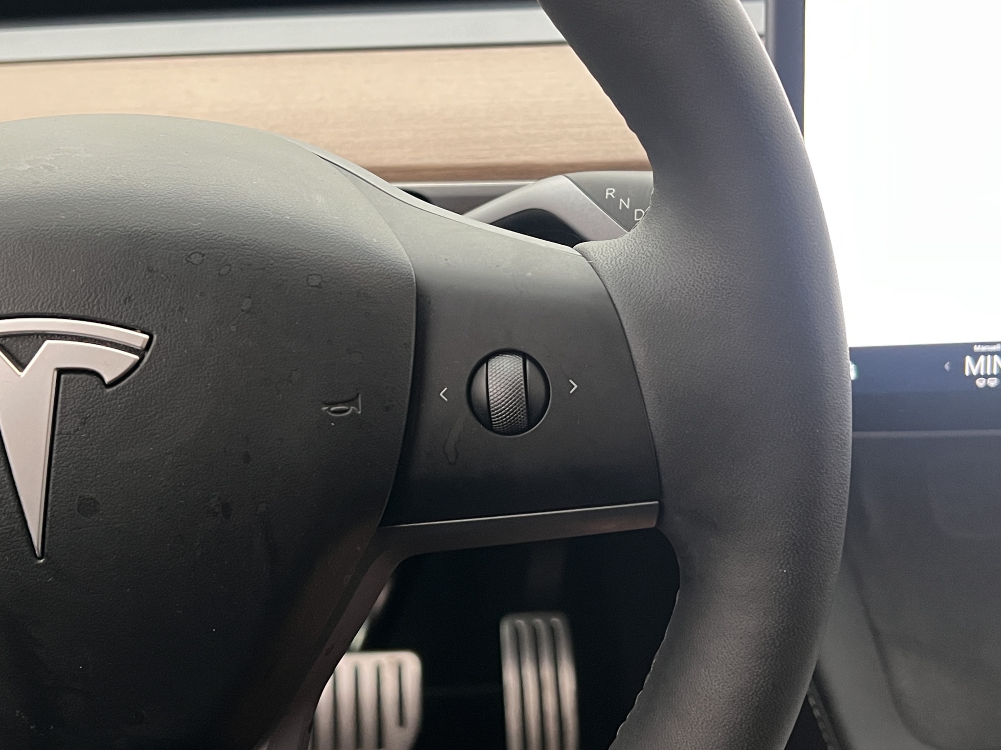 Tesla Model Y 2023 - miniatyr 10