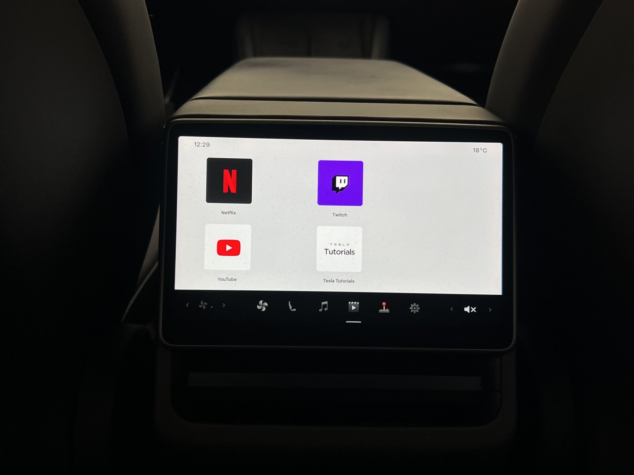 Tesla Model 3 2024 - miniatyr 29