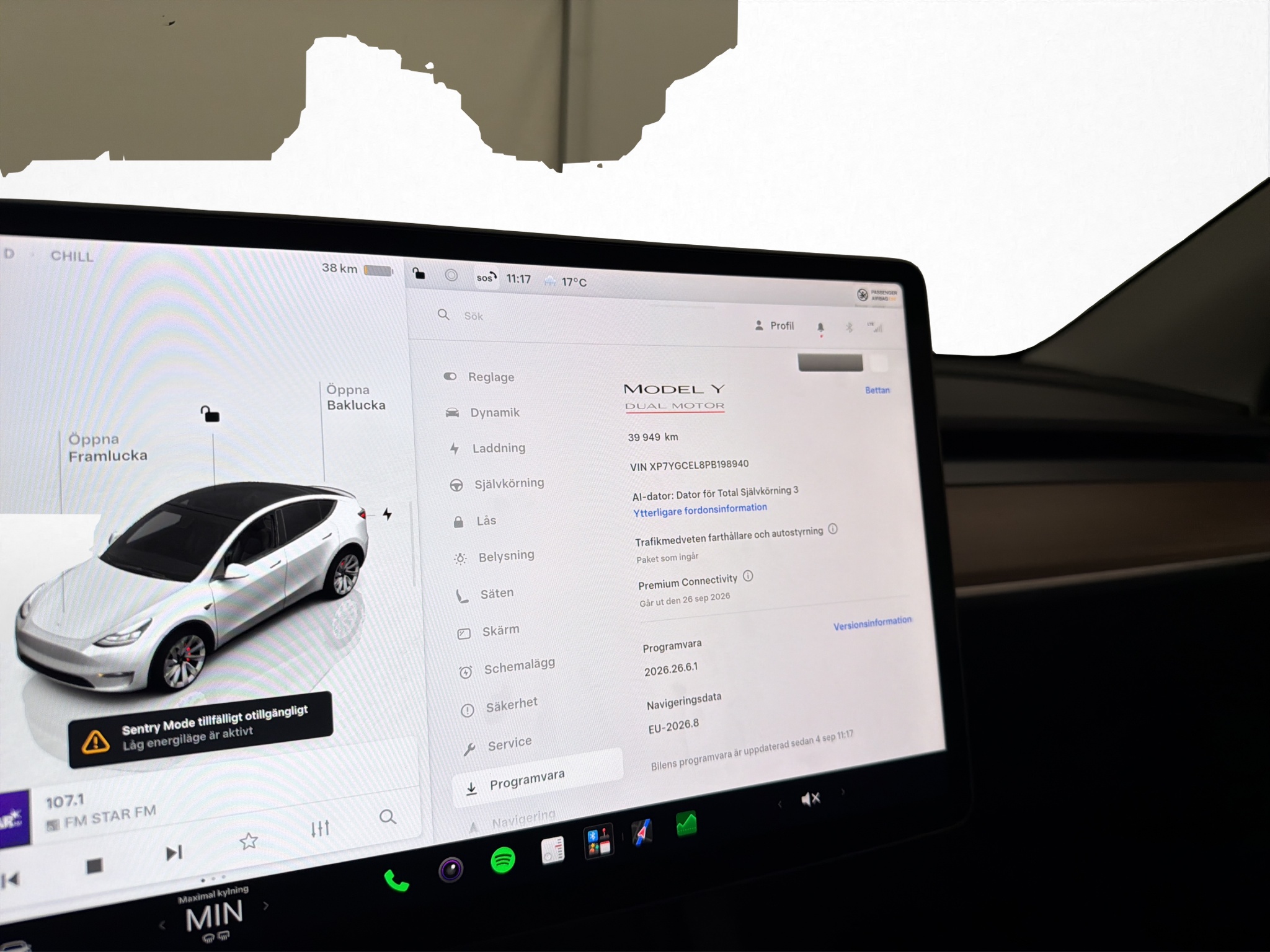 Tesla Model Y 2023 - miniatyr 18