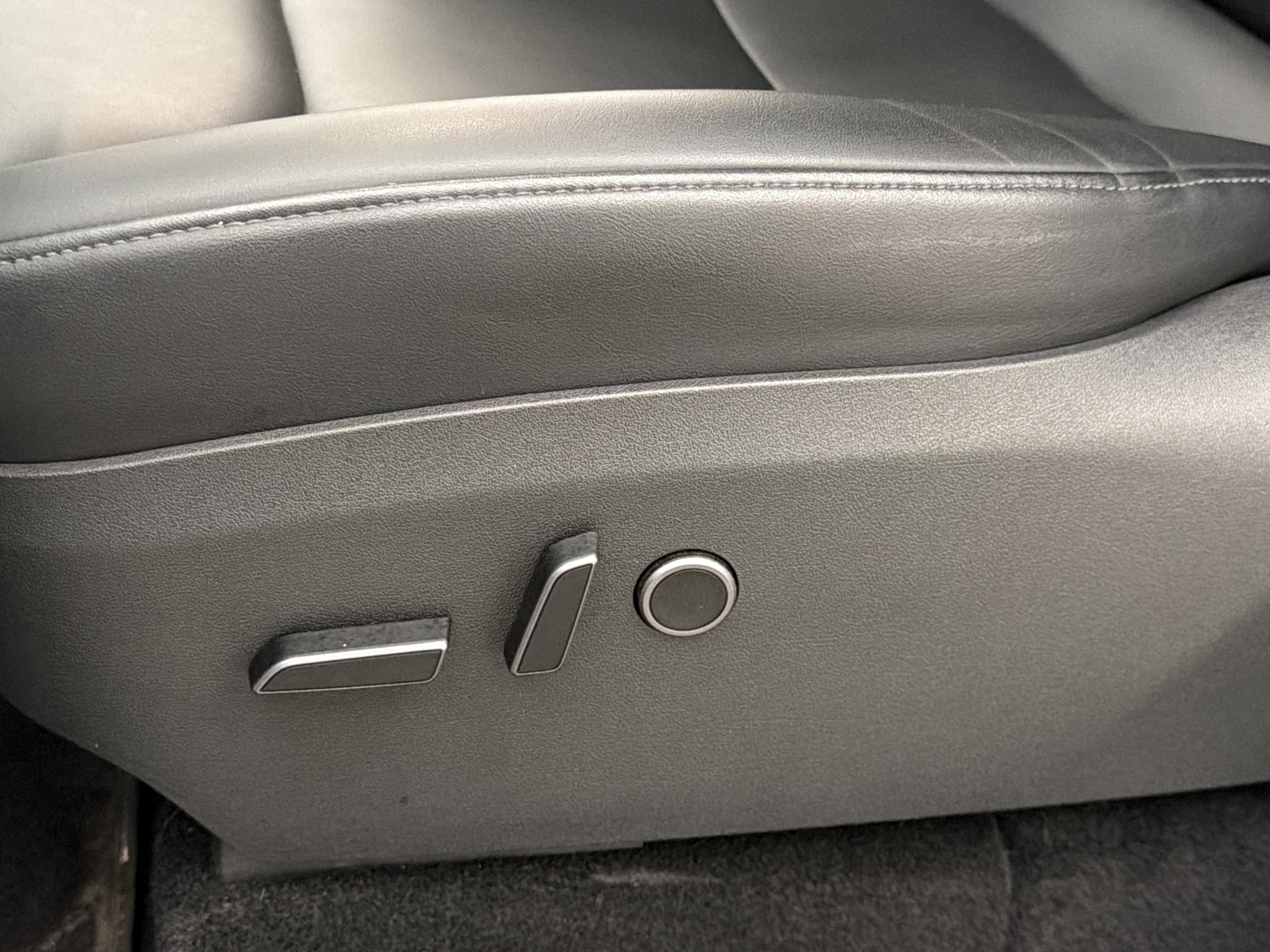 Tesla Model Y 2023 - miniatyr 10