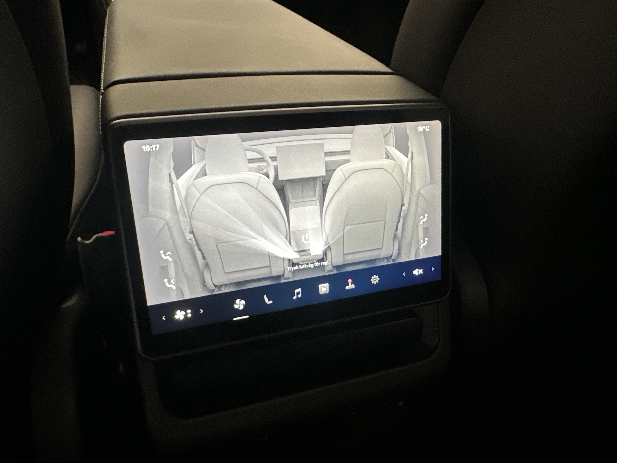 Tesla Model Y 2025 - miniatyr 23