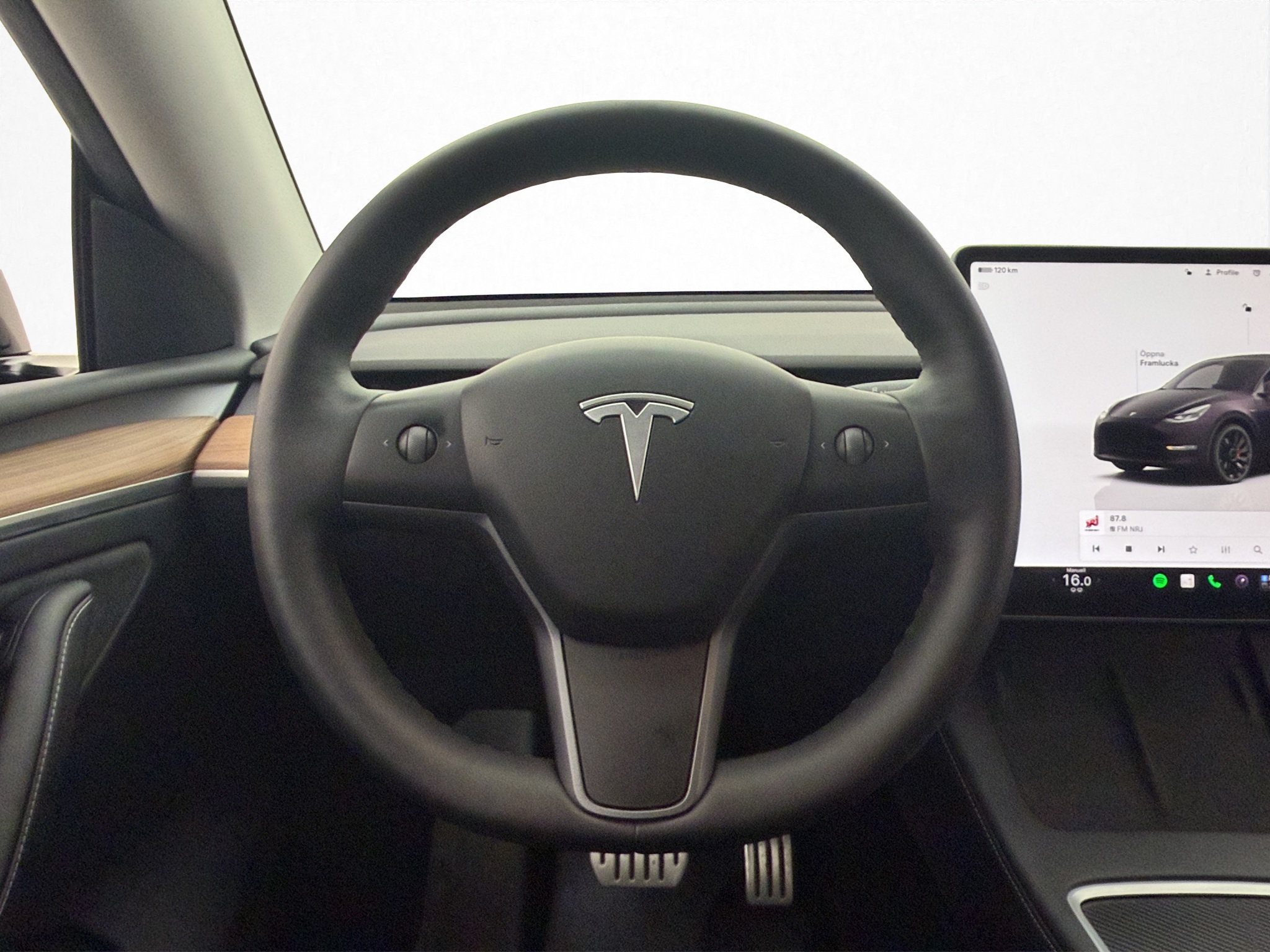 Tesla Model Y 2022 - miniatyr 12
