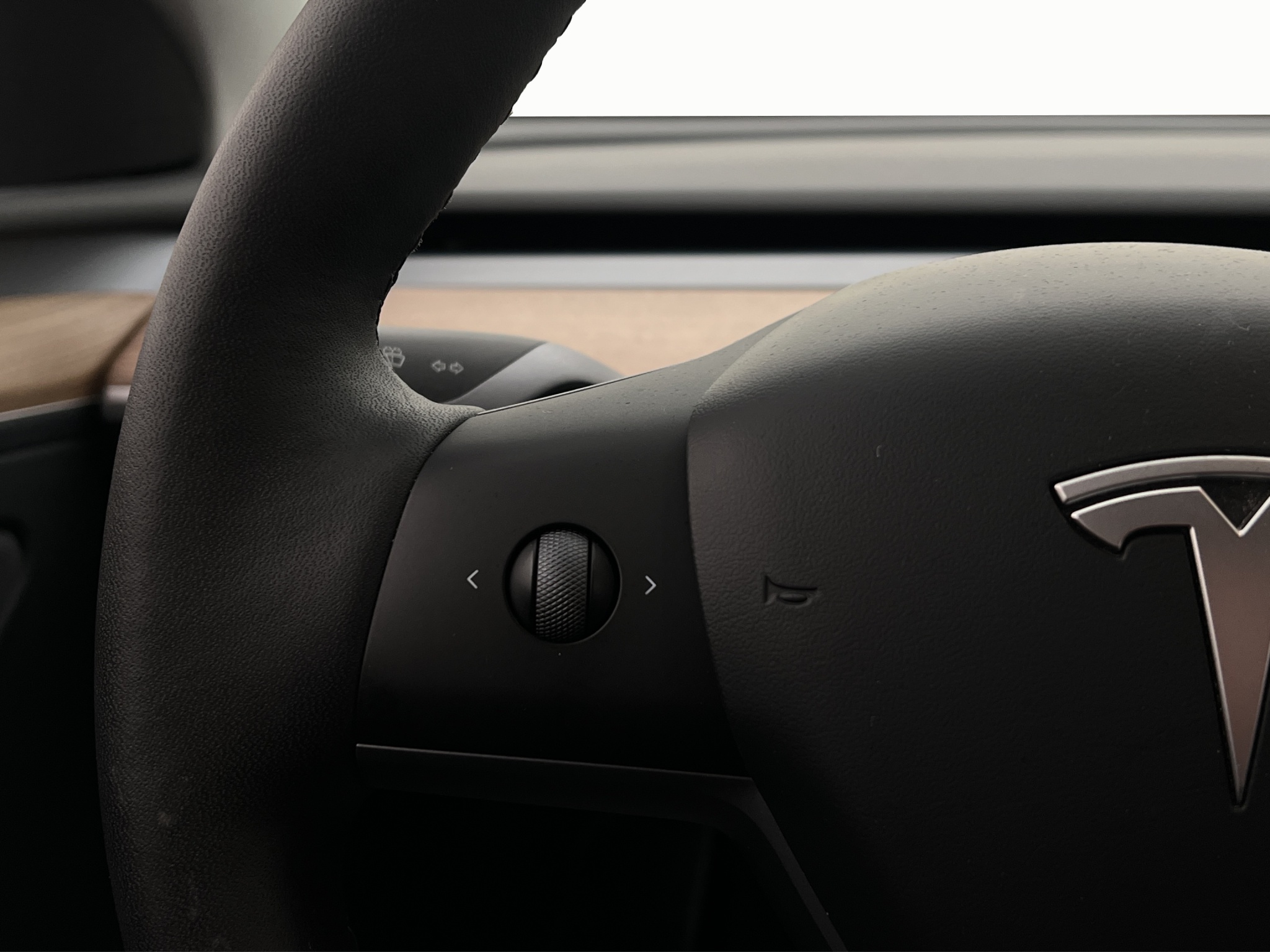 Tesla Model Y 2023 - miniatyr 14