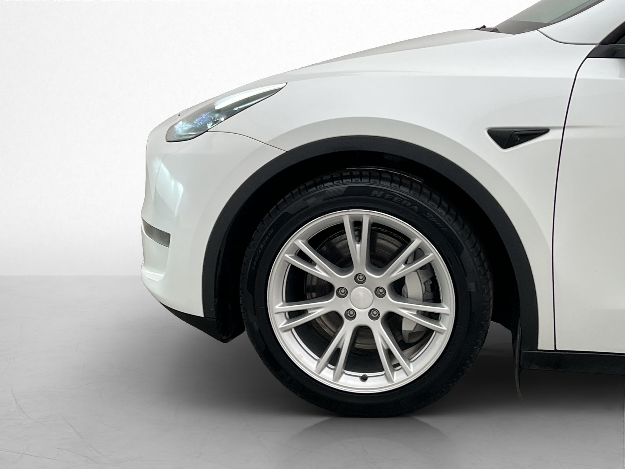 Tesla Model Y 2023 - miniatyr 31