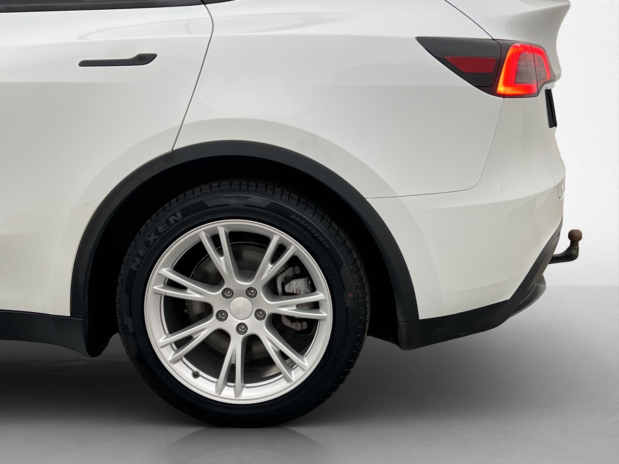 Tesla Model Y 2023 - miniatyr 32