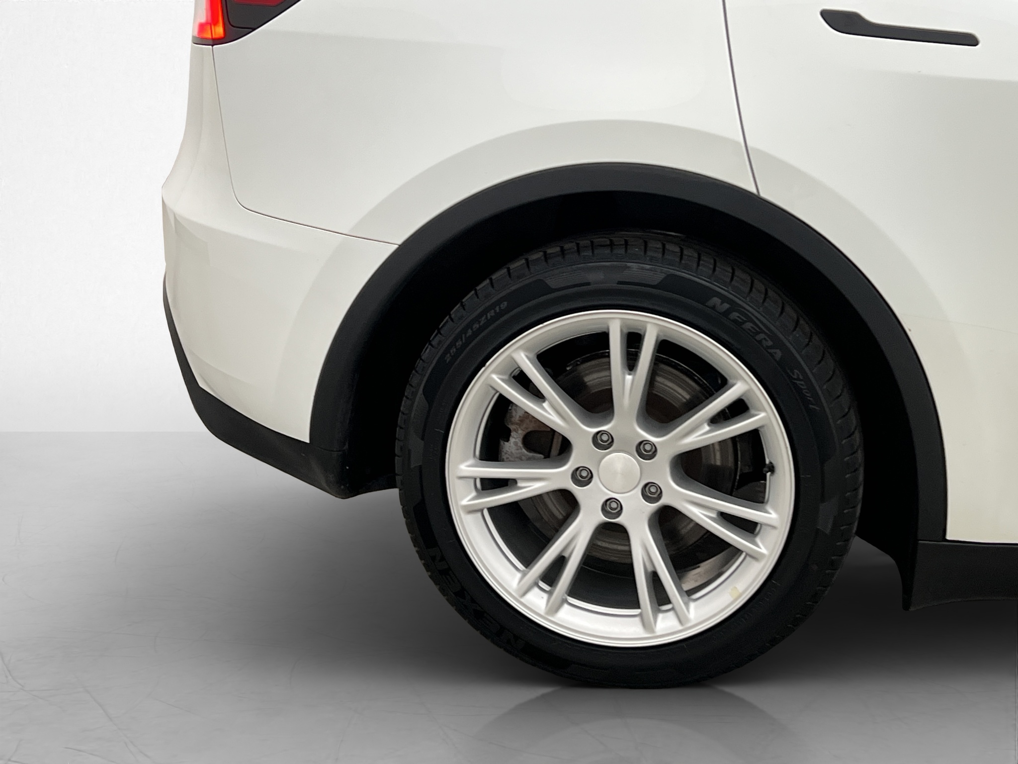 Tesla Model Y 2023 - miniatyr 33