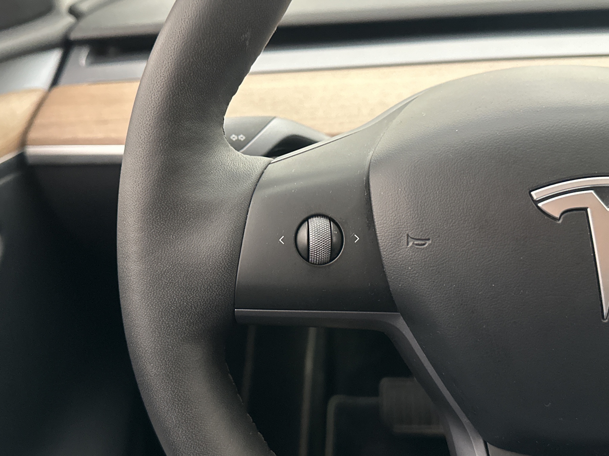 Tesla Model Y 2023 - miniatyr 12