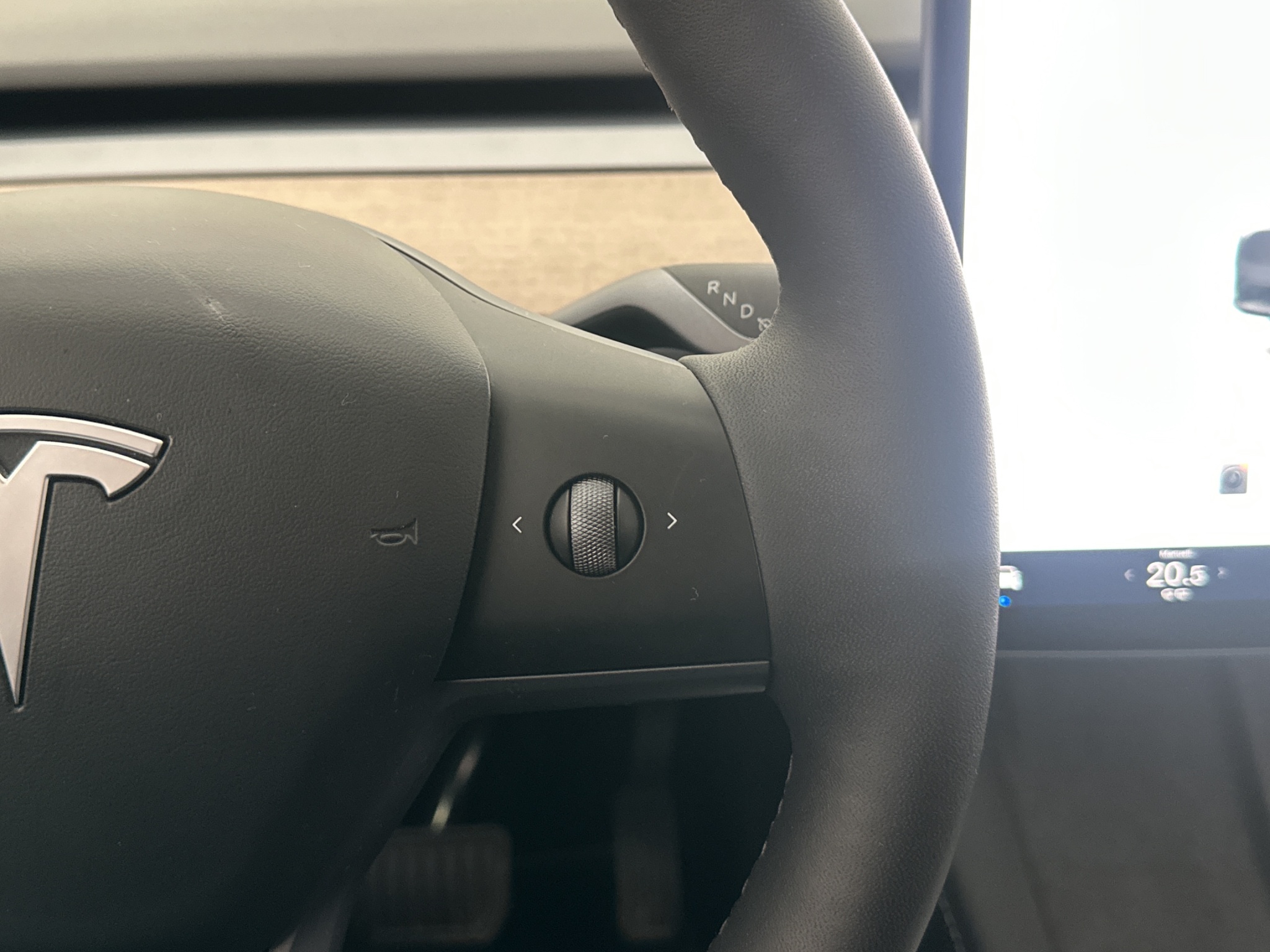 Tesla Model Y 2023 - miniatyr 13