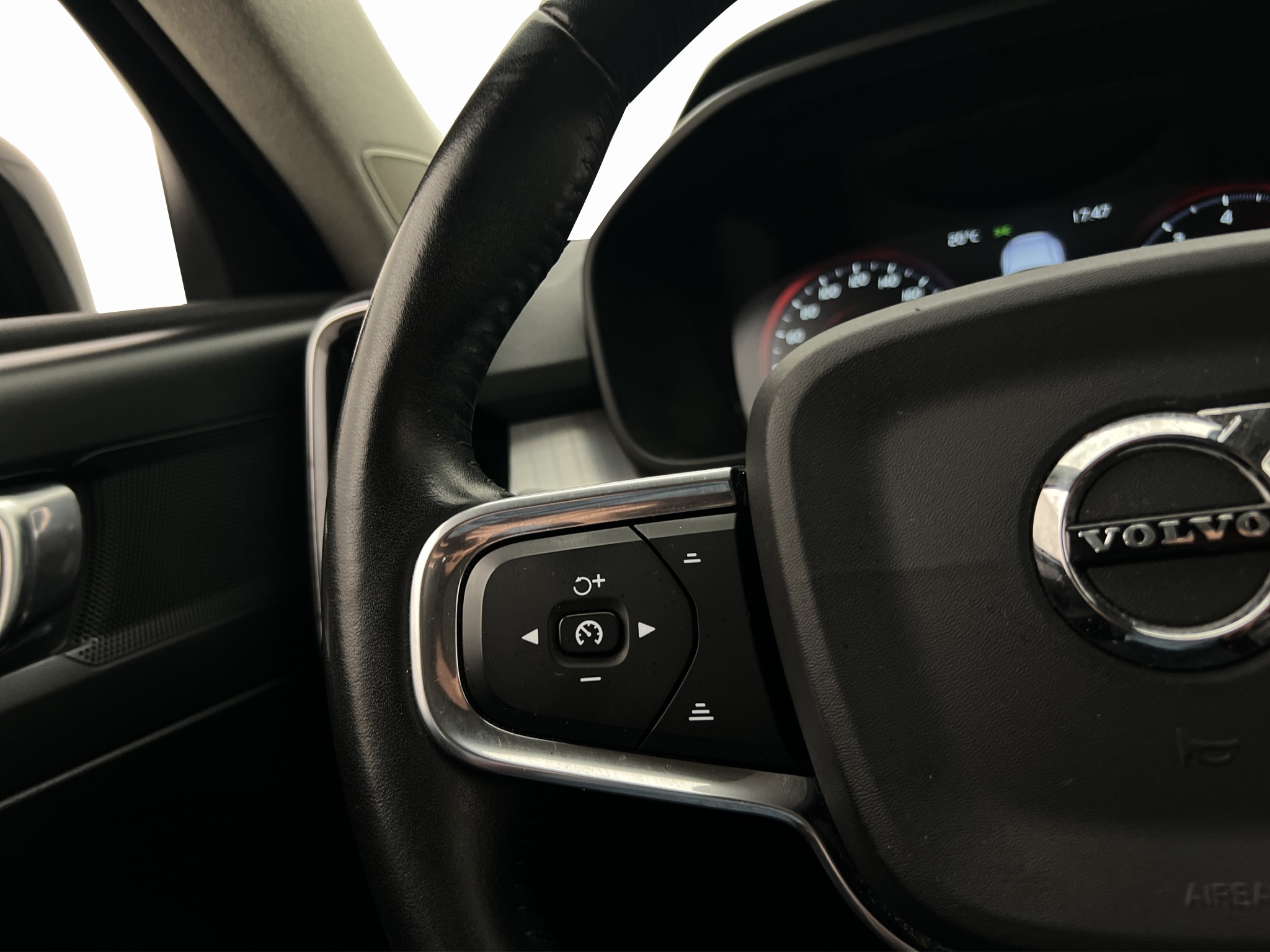 Volvo XC40 2019 - miniatyr 10