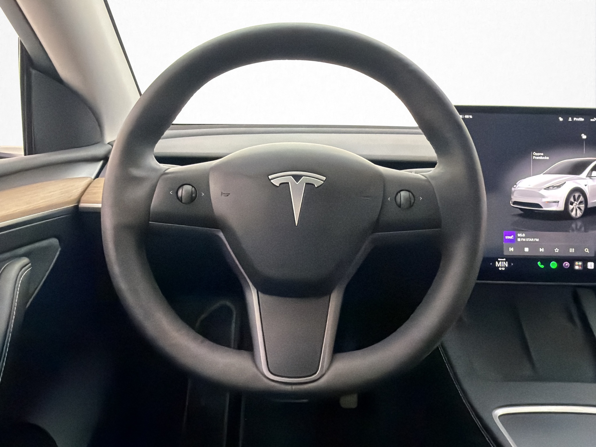 Tesla Model Y 2023 - miniatyr 12