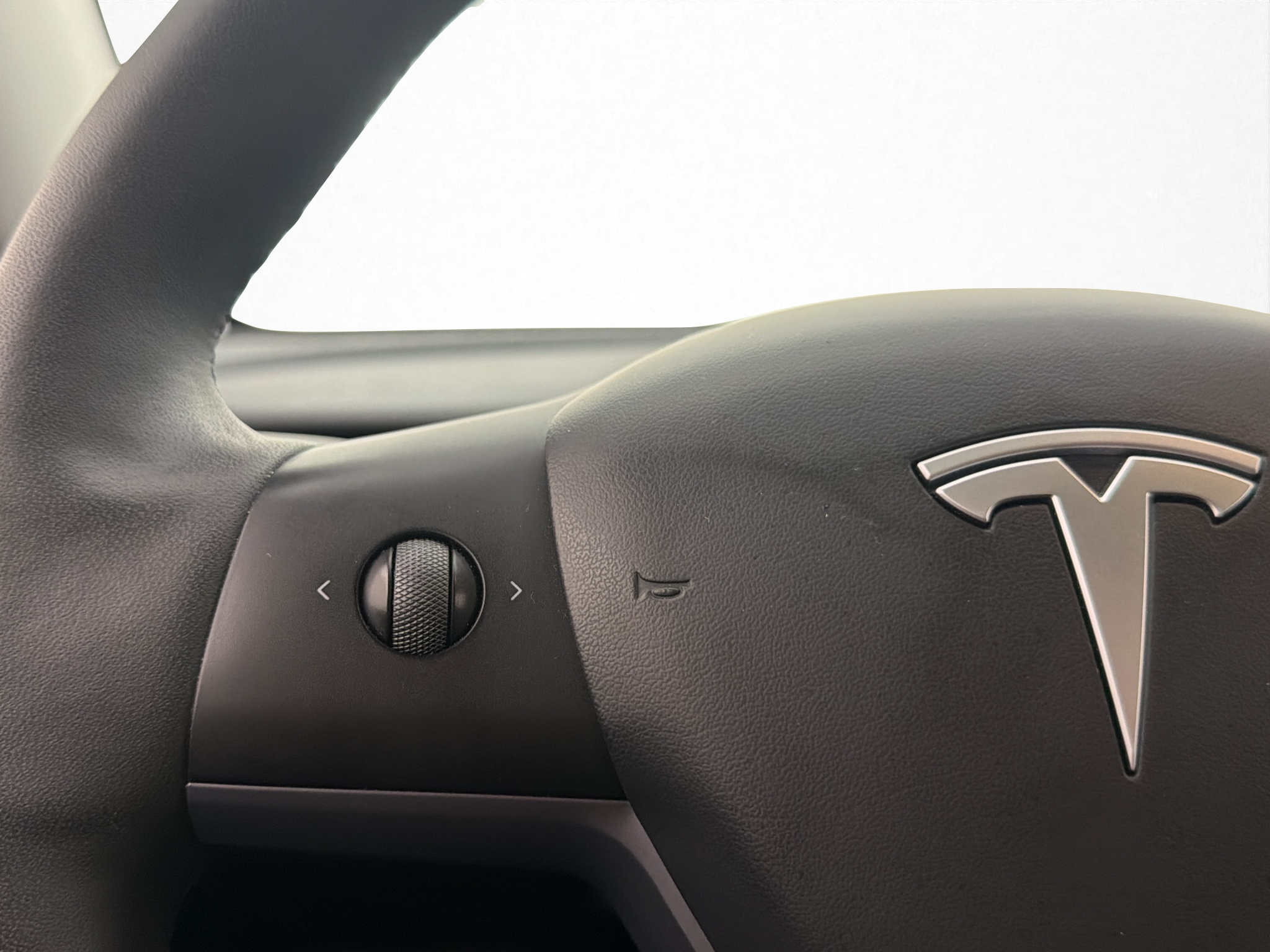 Tesla Model Y 2023 - miniatyr 14