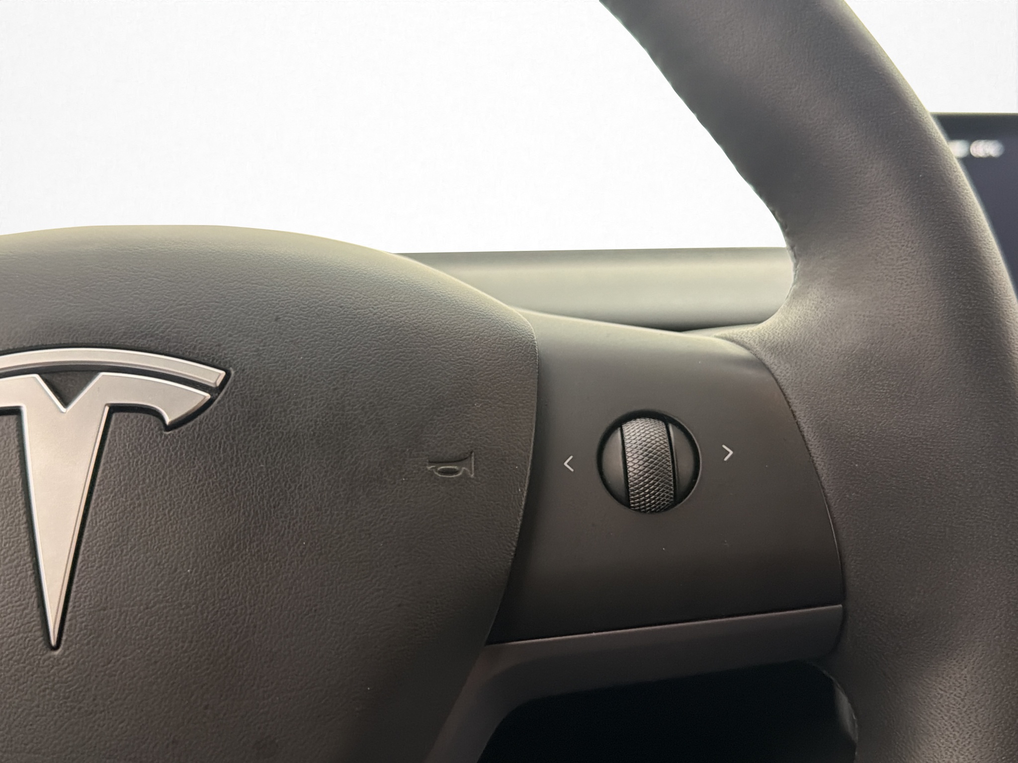 Tesla Model Y 2023 - miniatyr 16