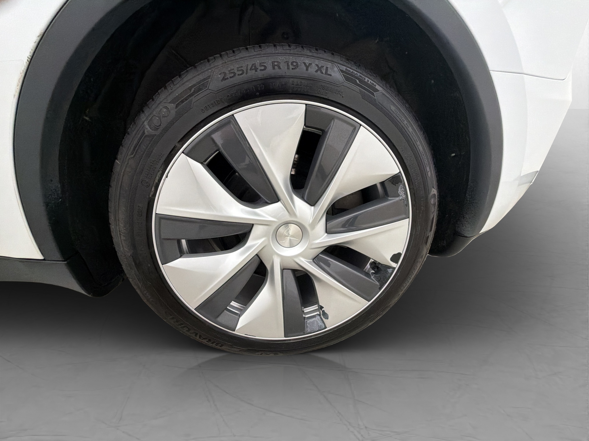 Tesla Model Y 2023 - miniatyr 32