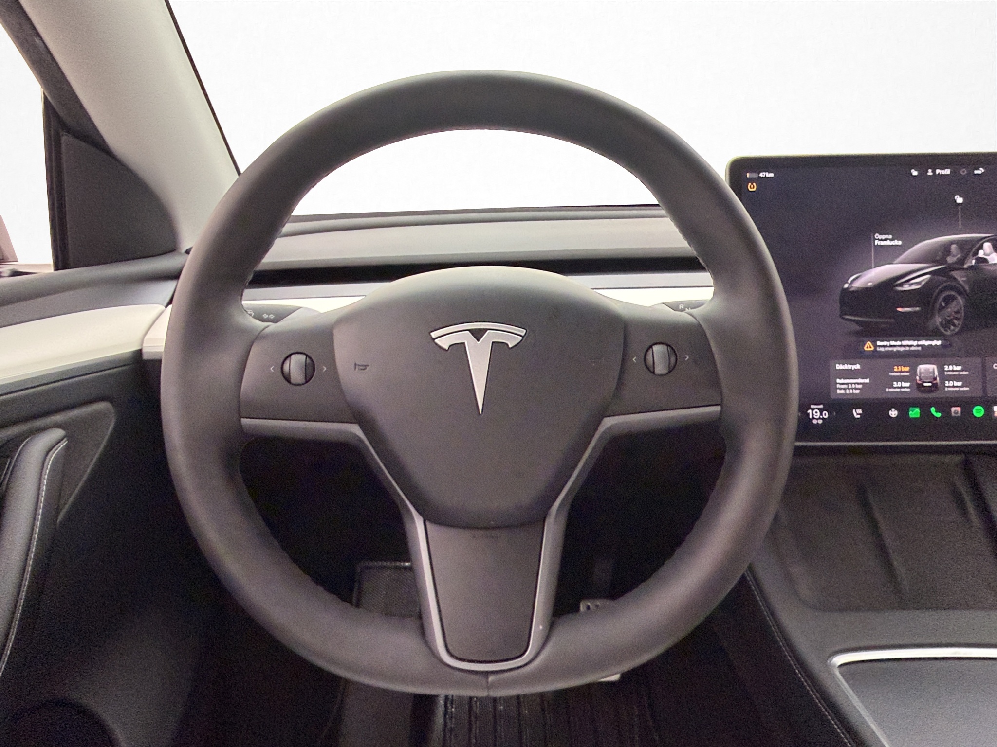 Tesla Model Y 2023 - miniatyr 12