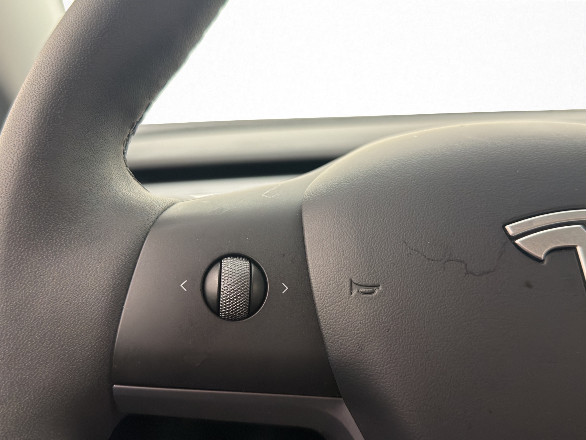 Tesla Model Y 2023 - miniatyr 14
