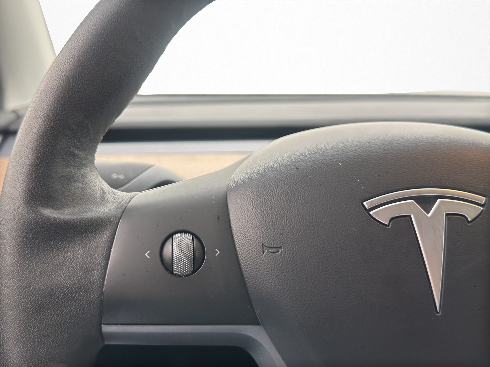 Tesla Model Y 2021 - miniatyr 23