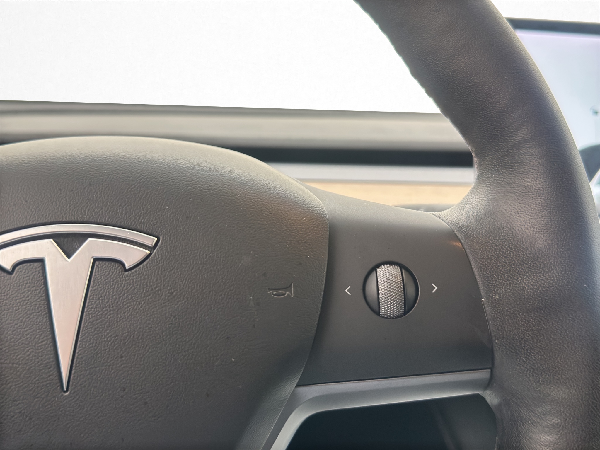 Tesla Model Y 2021 - miniatyr 24