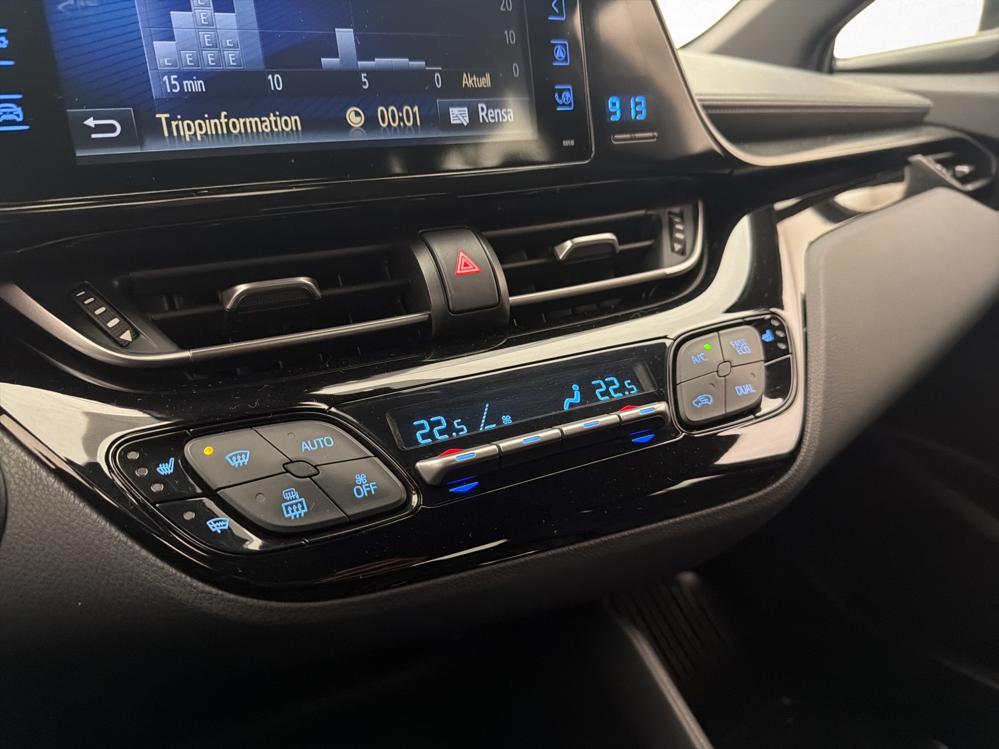 Toyota C-HR 2018 - miniatyr 17
