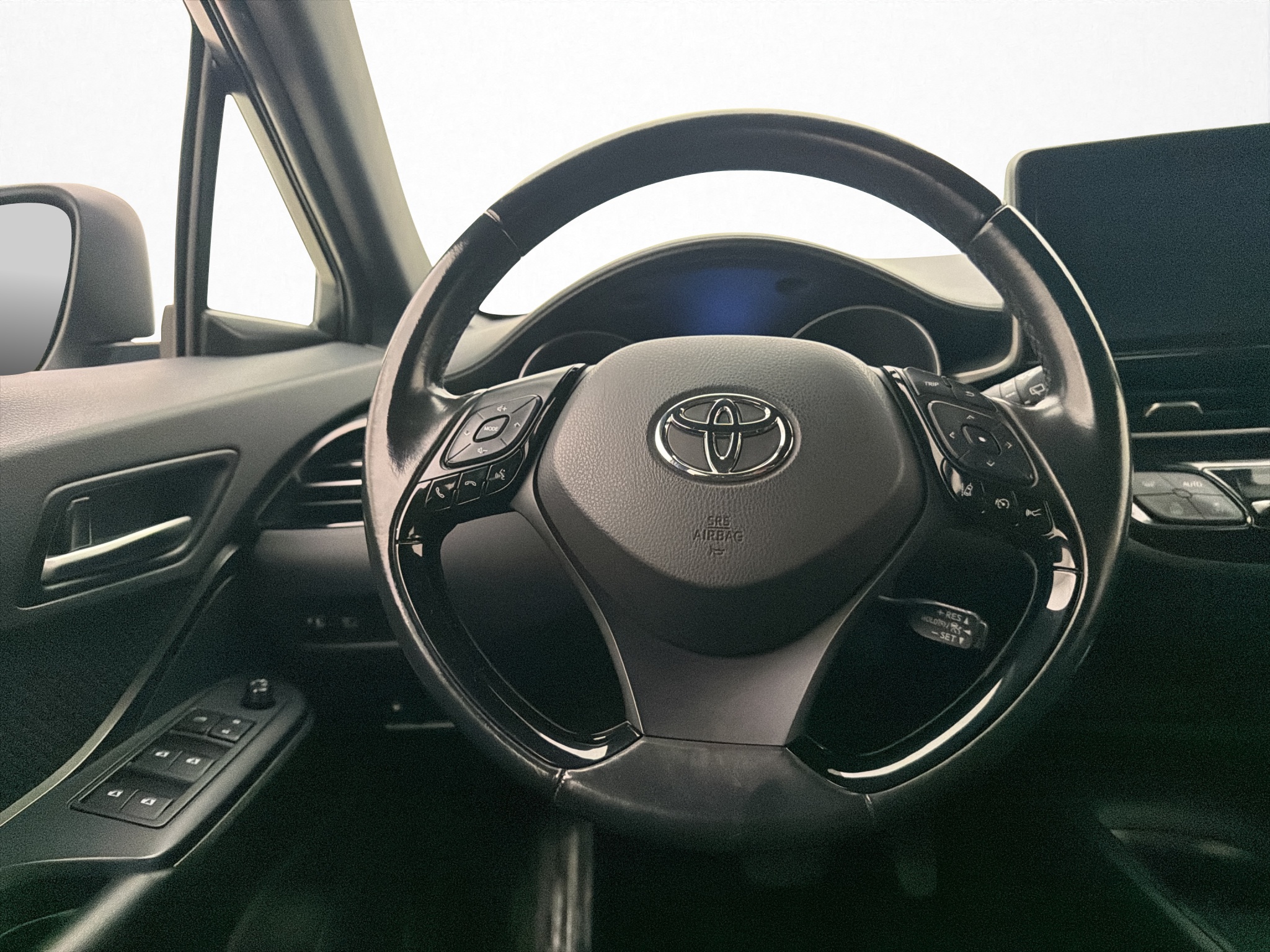 Toyota C-HR 2018 - miniatyr 8