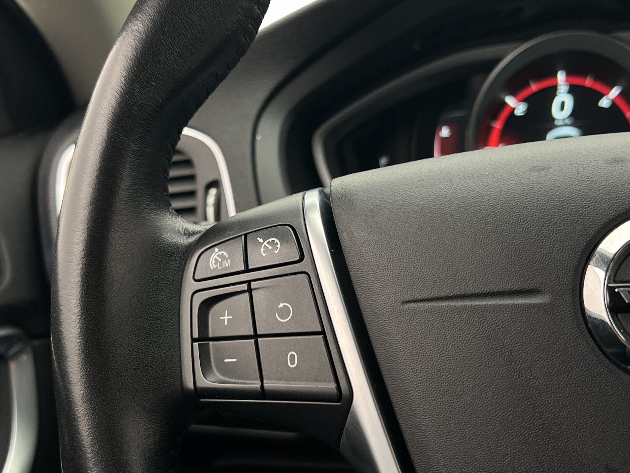 Volvo V40 Cross Country 2017 - miniatyr 8