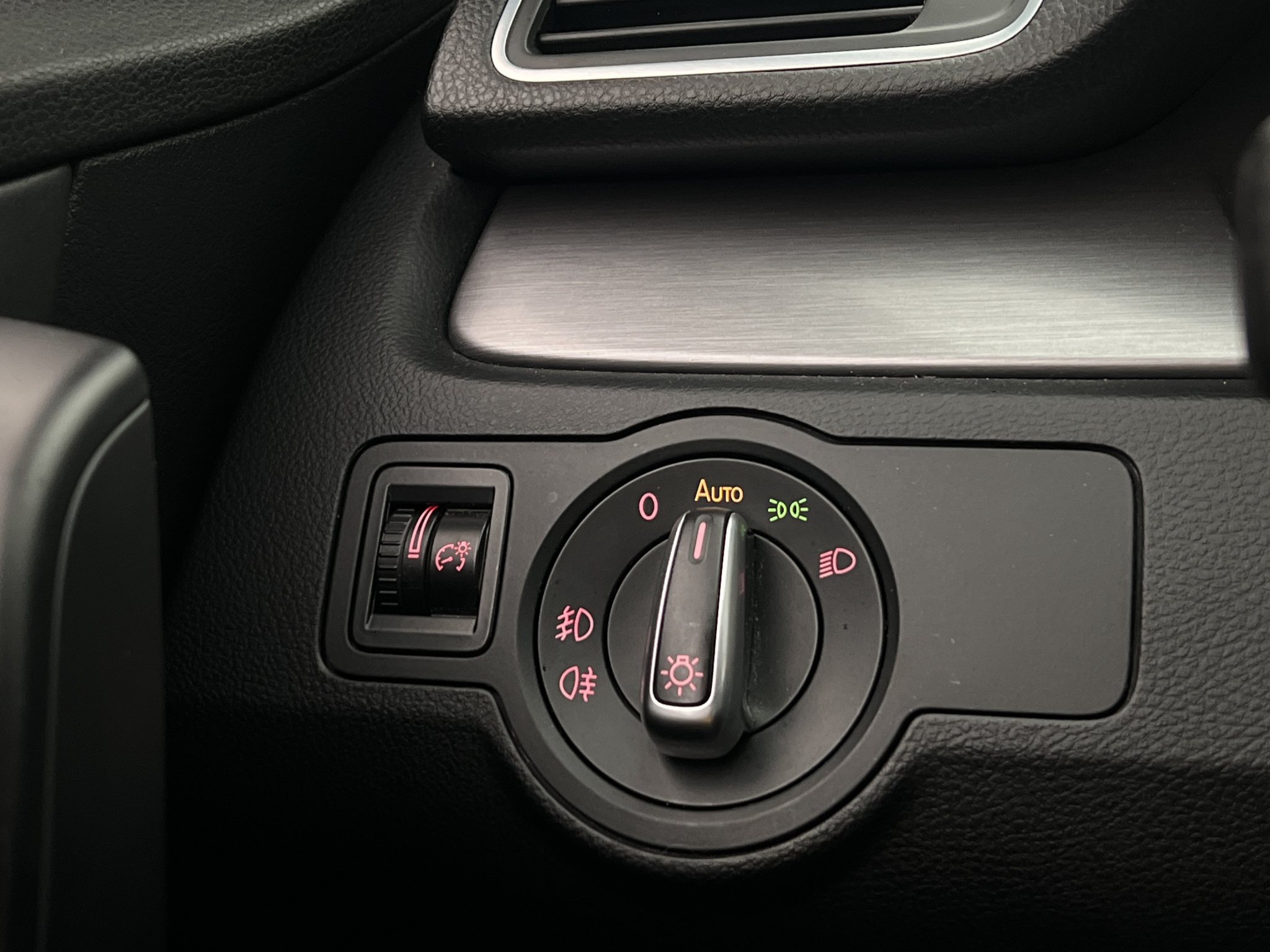 Volkswagen Passat 2014 - miniatyr 12