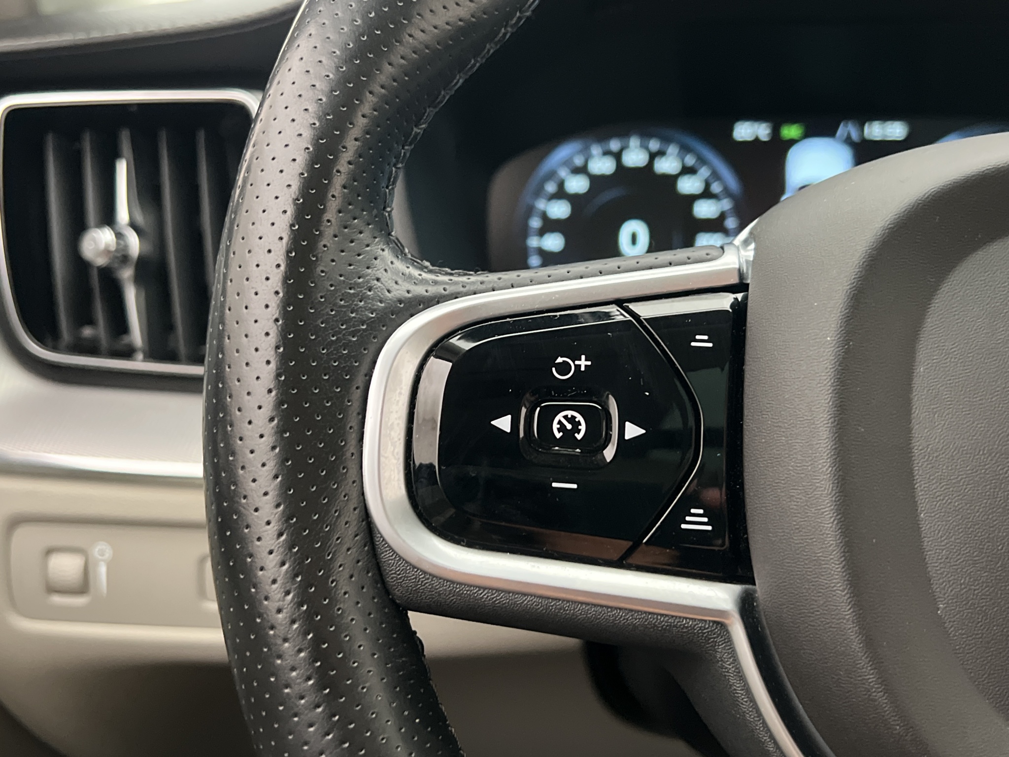 Volvo XC60 2018 - miniatyr 18