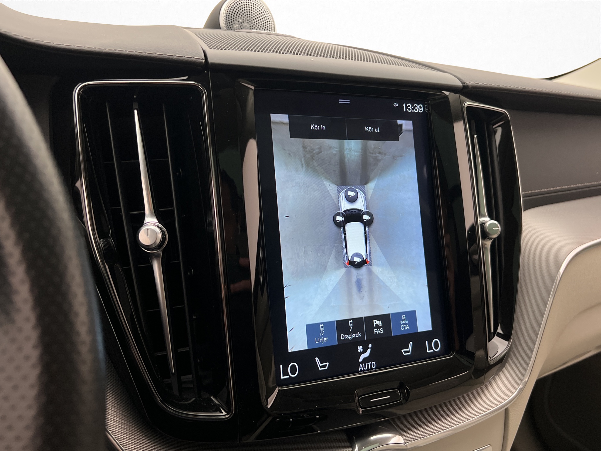 Volvo XC60 2018 - miniatyr 24