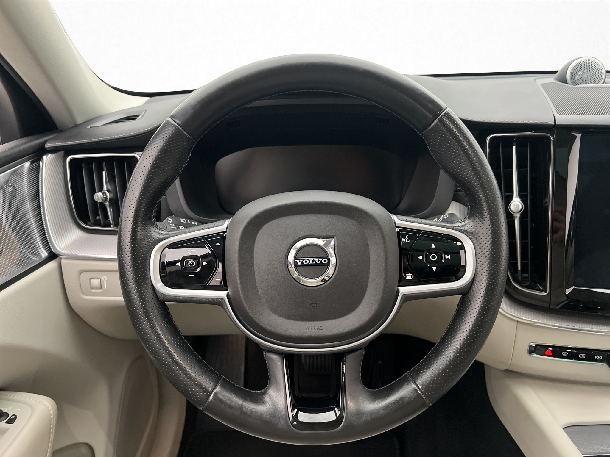 Volvo XC60 2018 - miniatyr 10