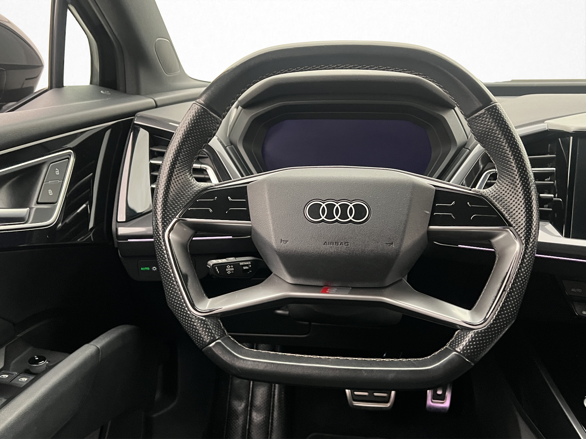 Audi Q4 E-Tron 2022 - miniatyr 10
