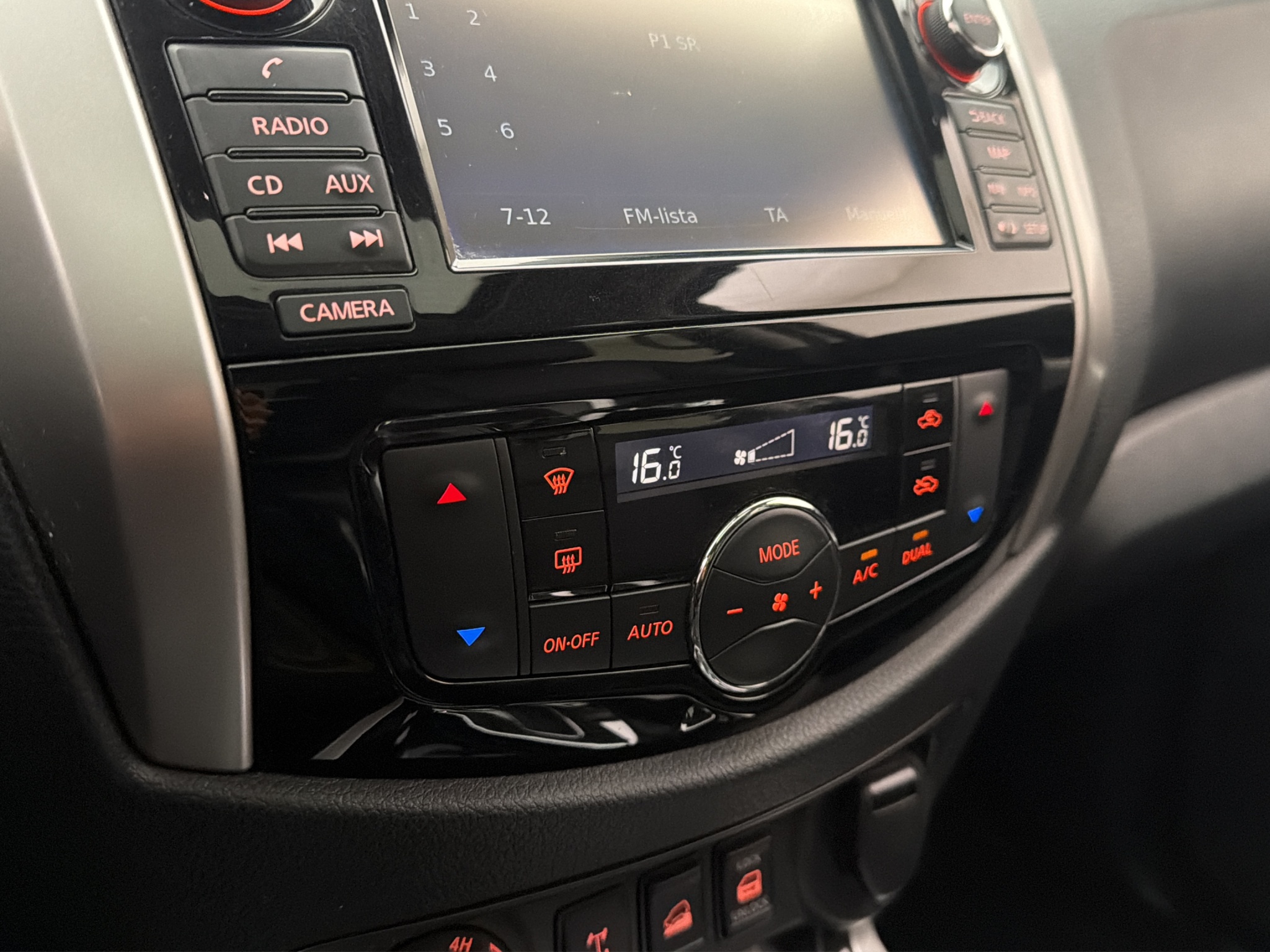 Nissan Navara 2019 - miniatyr 25