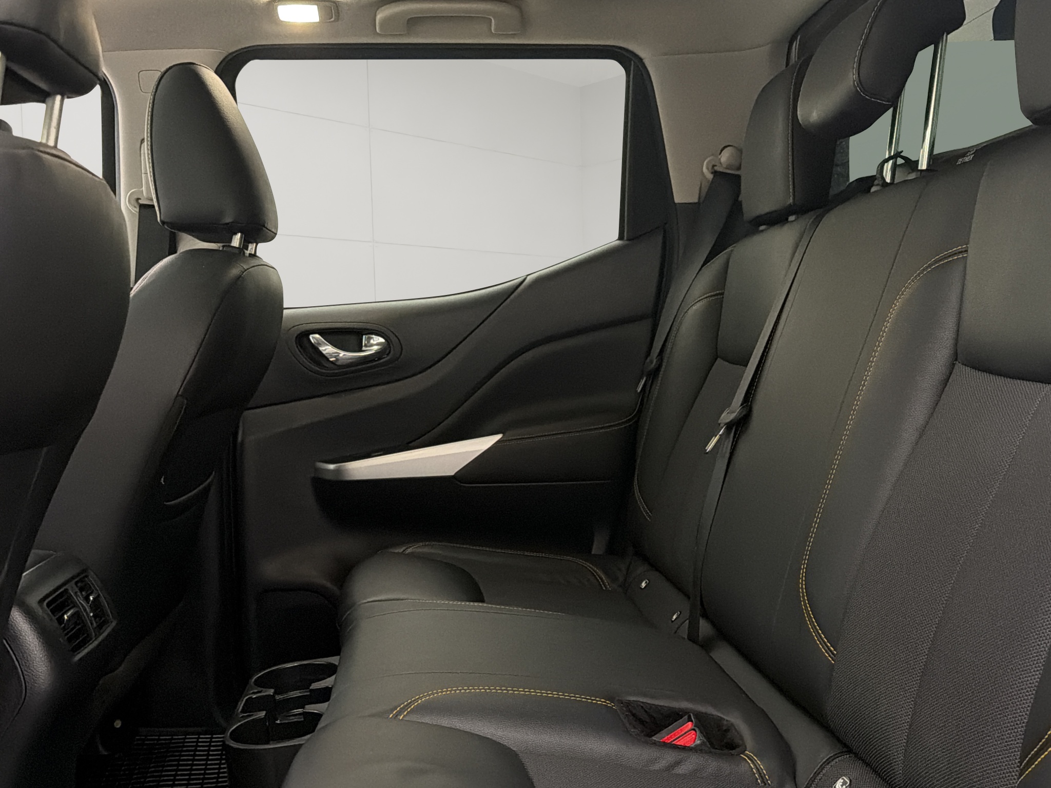 Nissan Navara 2019 - miniatyr 28