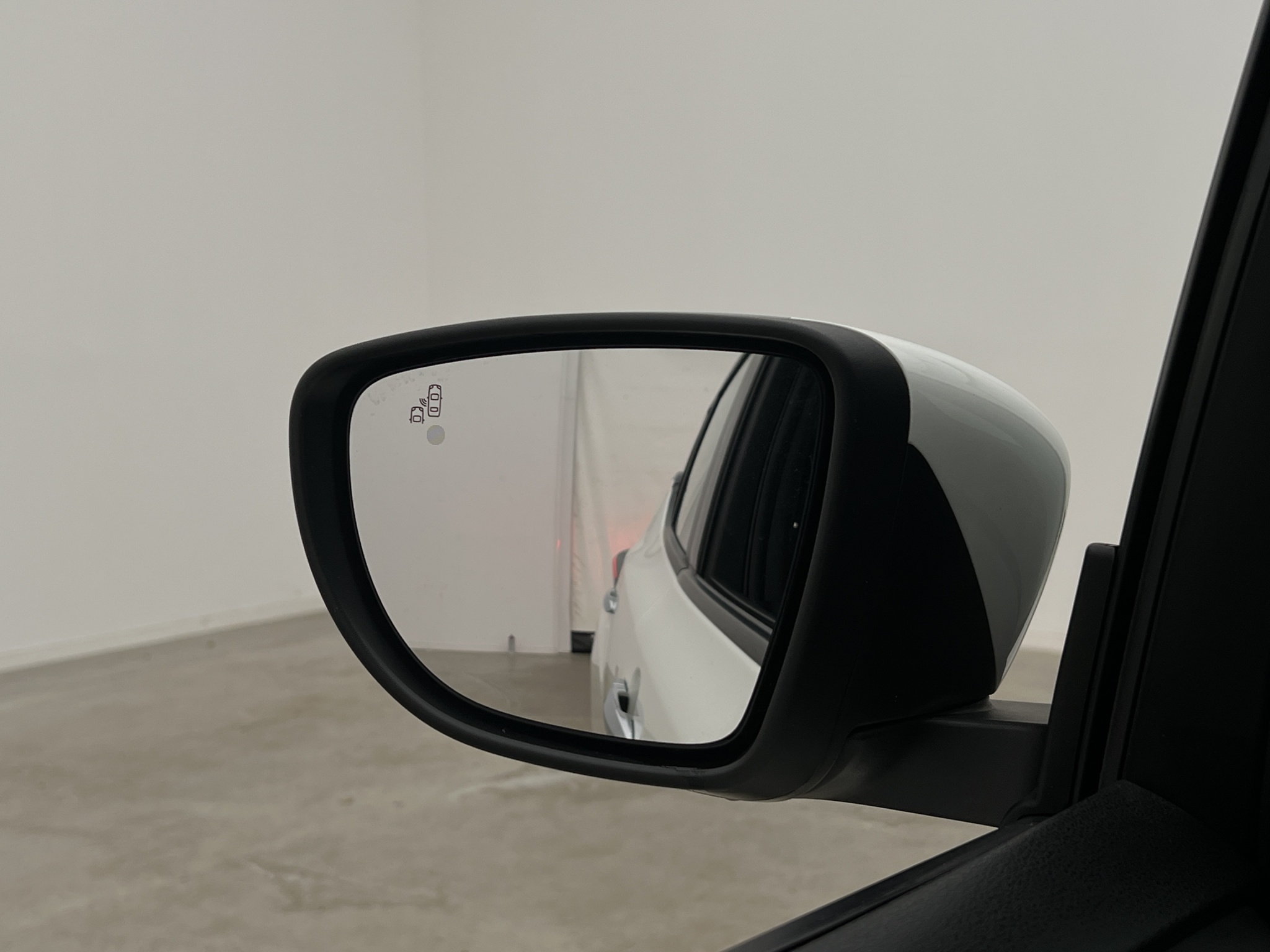 Nissan Leaf 2023 - miniatyr 2