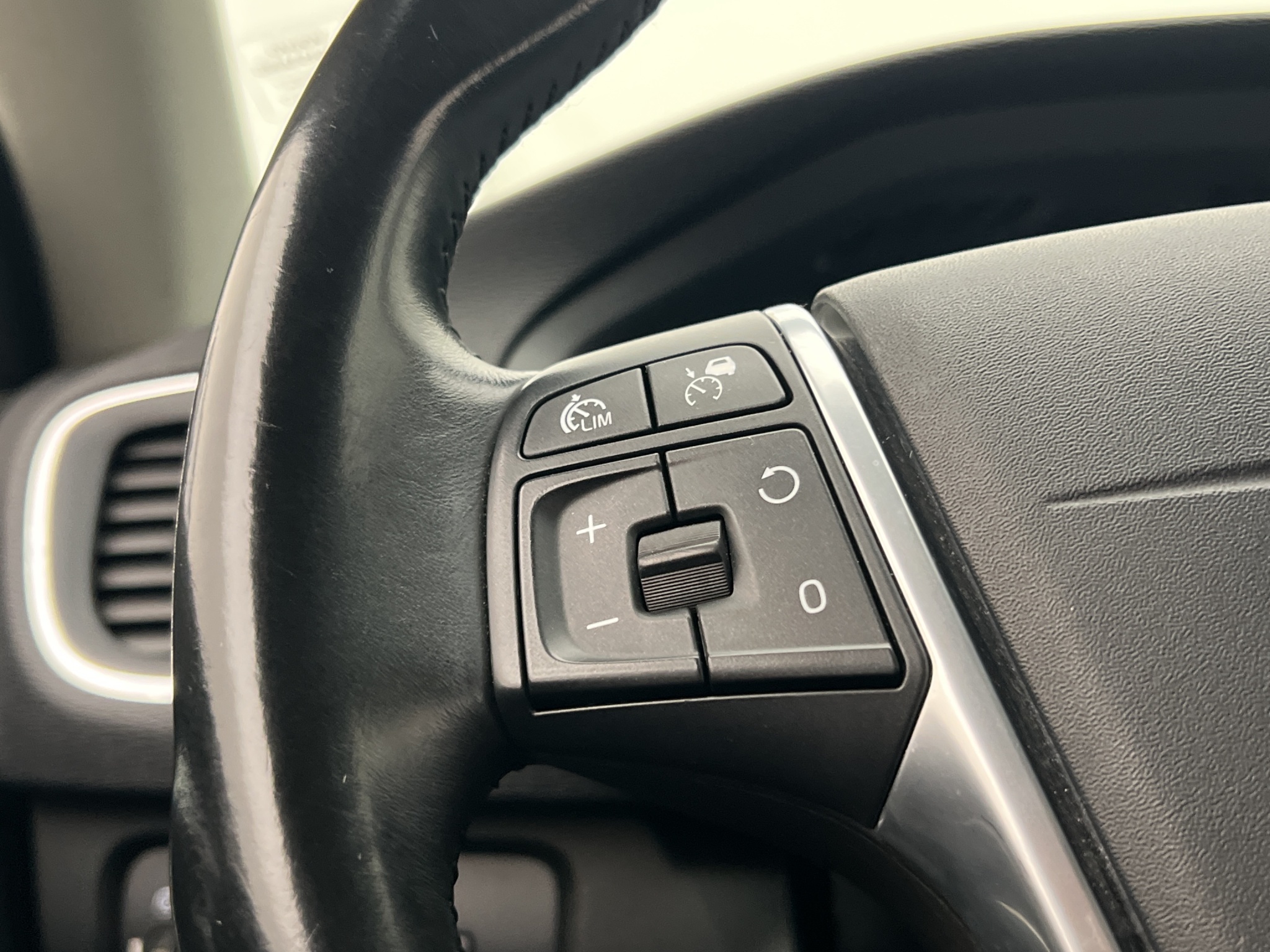 Volvo V40 2015 - miniatyr 14